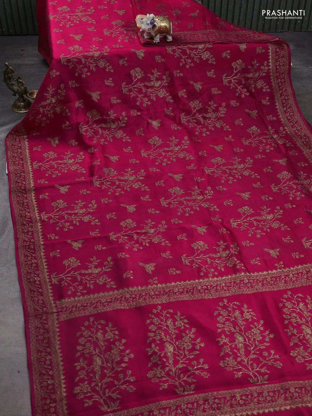 Banarasi raw silk saree pink with allover thread & zari weaves and woven border - Image 2