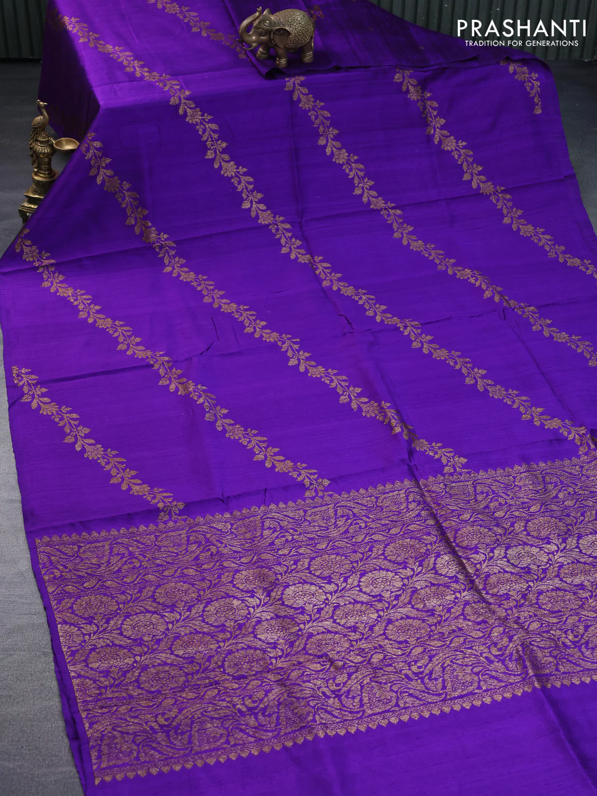 Banarasi raw silk saree violet with allover thread & zari weaves in borderless style - Image 11