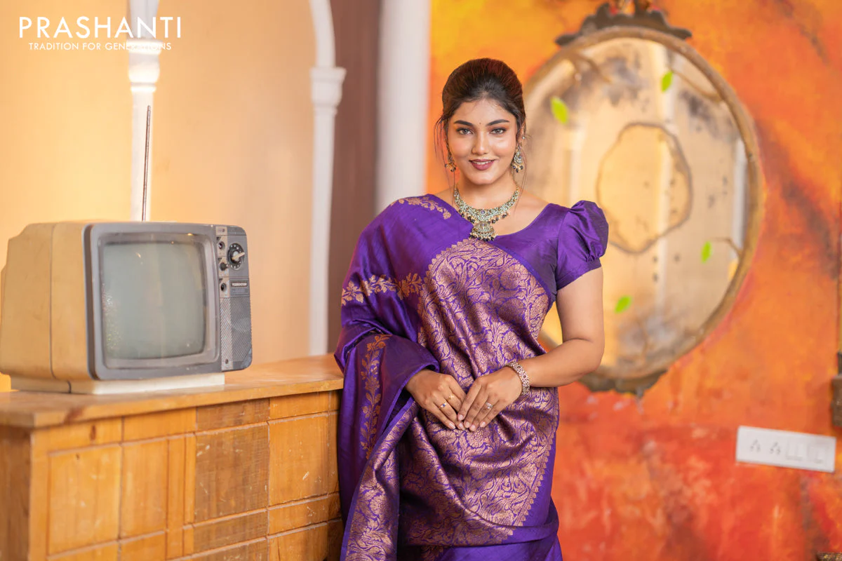 Banarasi raw silk saree violet with allover thread & zari weaves in borderless style - Image 5
