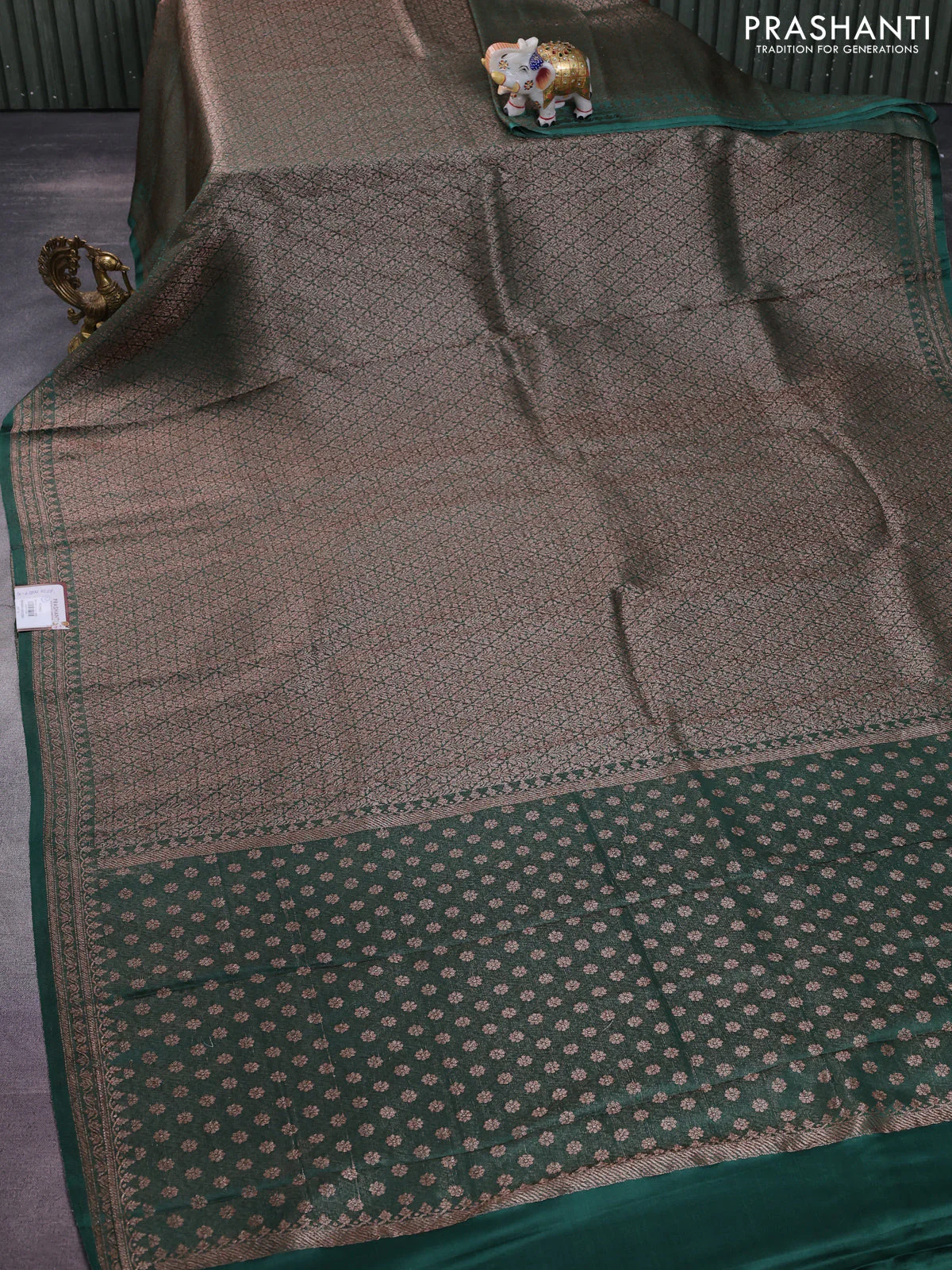 Banarasi semi crepe saree dark green with allover thread & zari woven brocade weaves and woven border - Image 2