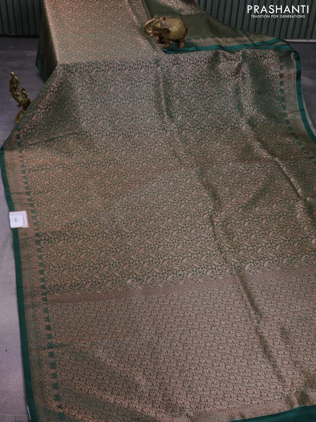 Banarasi semi crepe saree dark green with allover thread & zari woven brocade weaves and woven border - Image 2