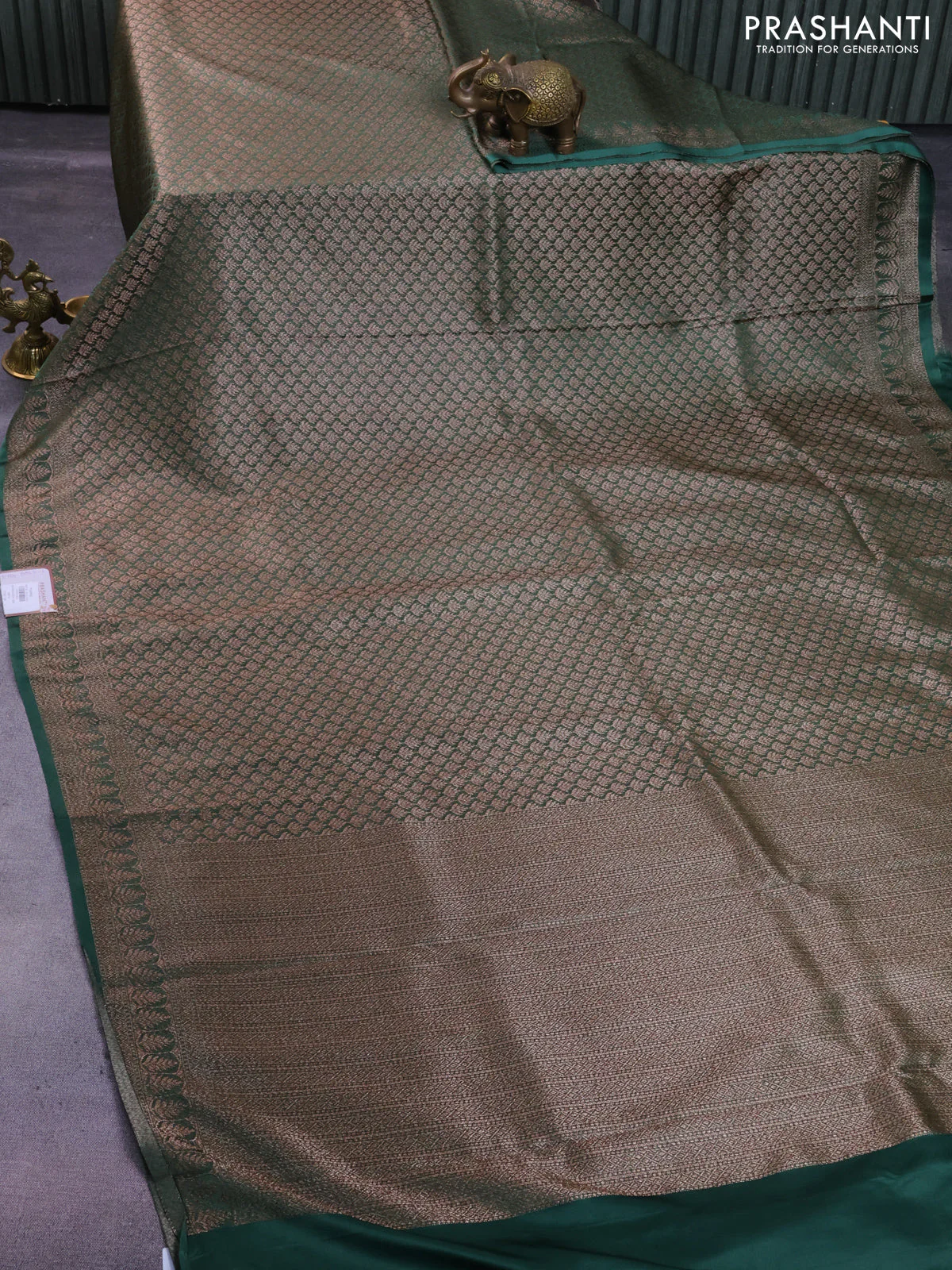 Banarasi semi crepe saree dark green with allover thread & zari woven brocade weaves and woven border - Image 2