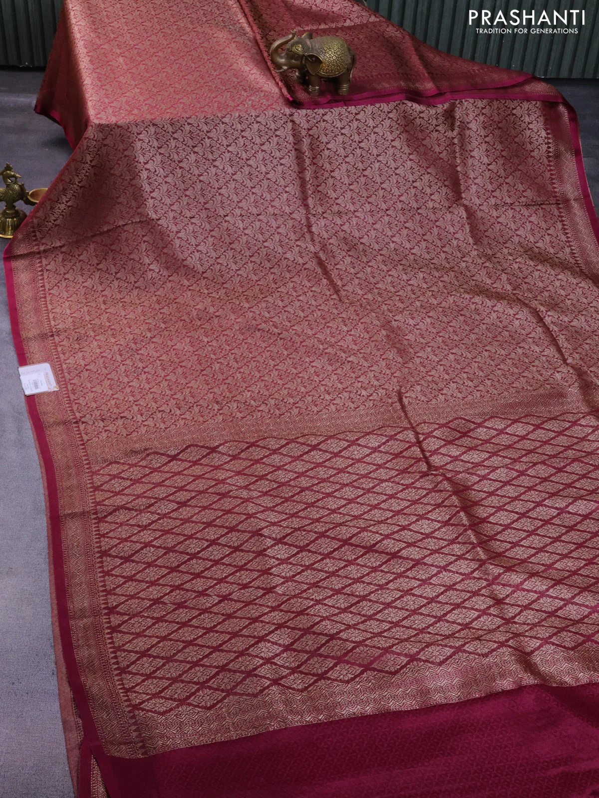 Banarasi semi crepe saree dark magenta pink with allover thread & zari woven brocade weaves and woven border - Image 2