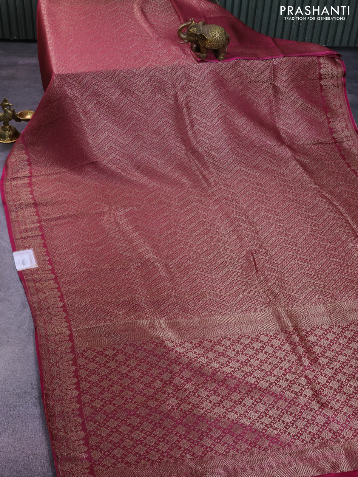Banarasi semi crepe saree dark magenta pink with allover thread & zari woven brocade weaves and woven border - Image 2