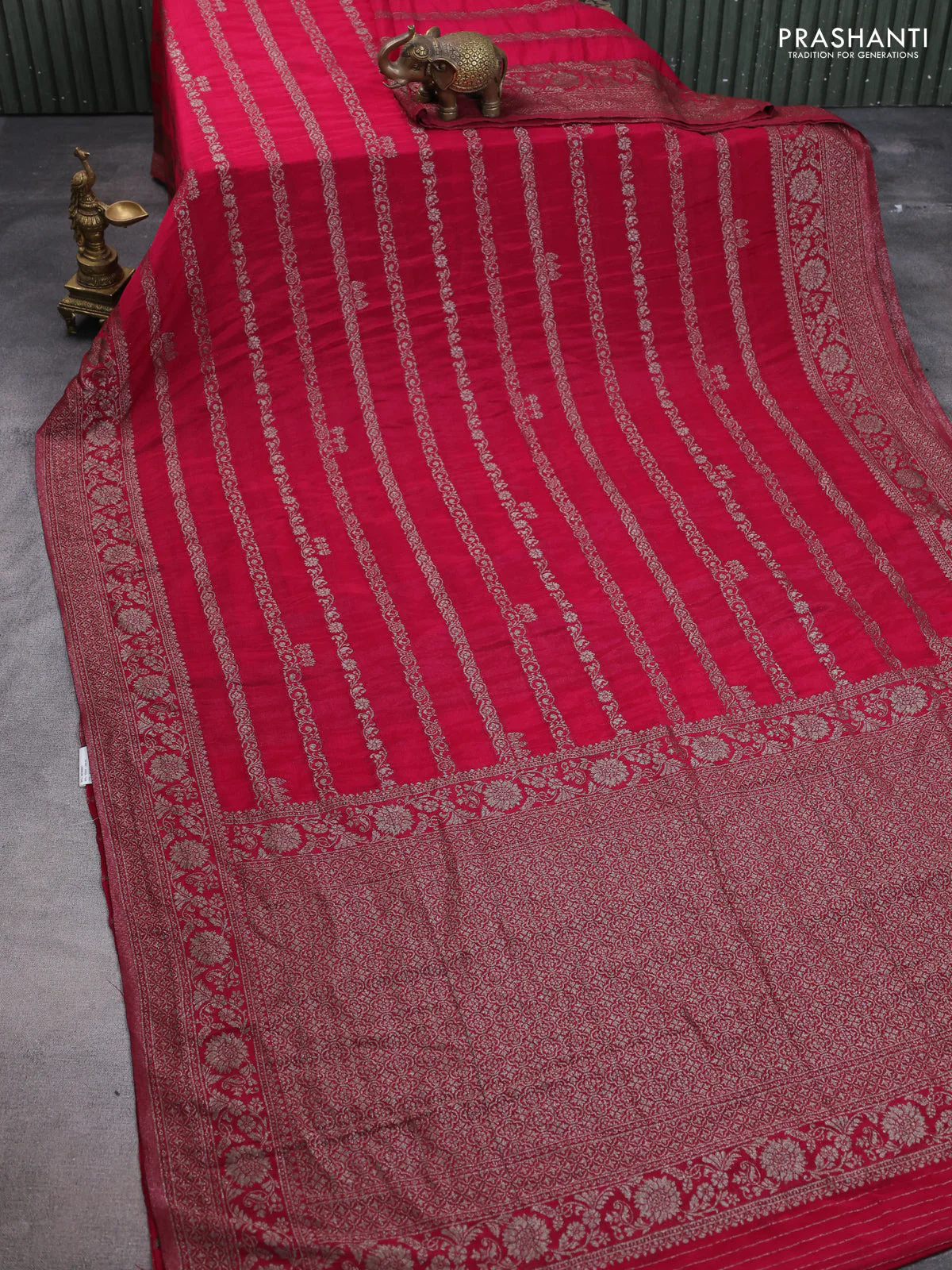 Banarasi semi crepe saree dark pink with allover thread & zari weaves and zari woven border - Image 2