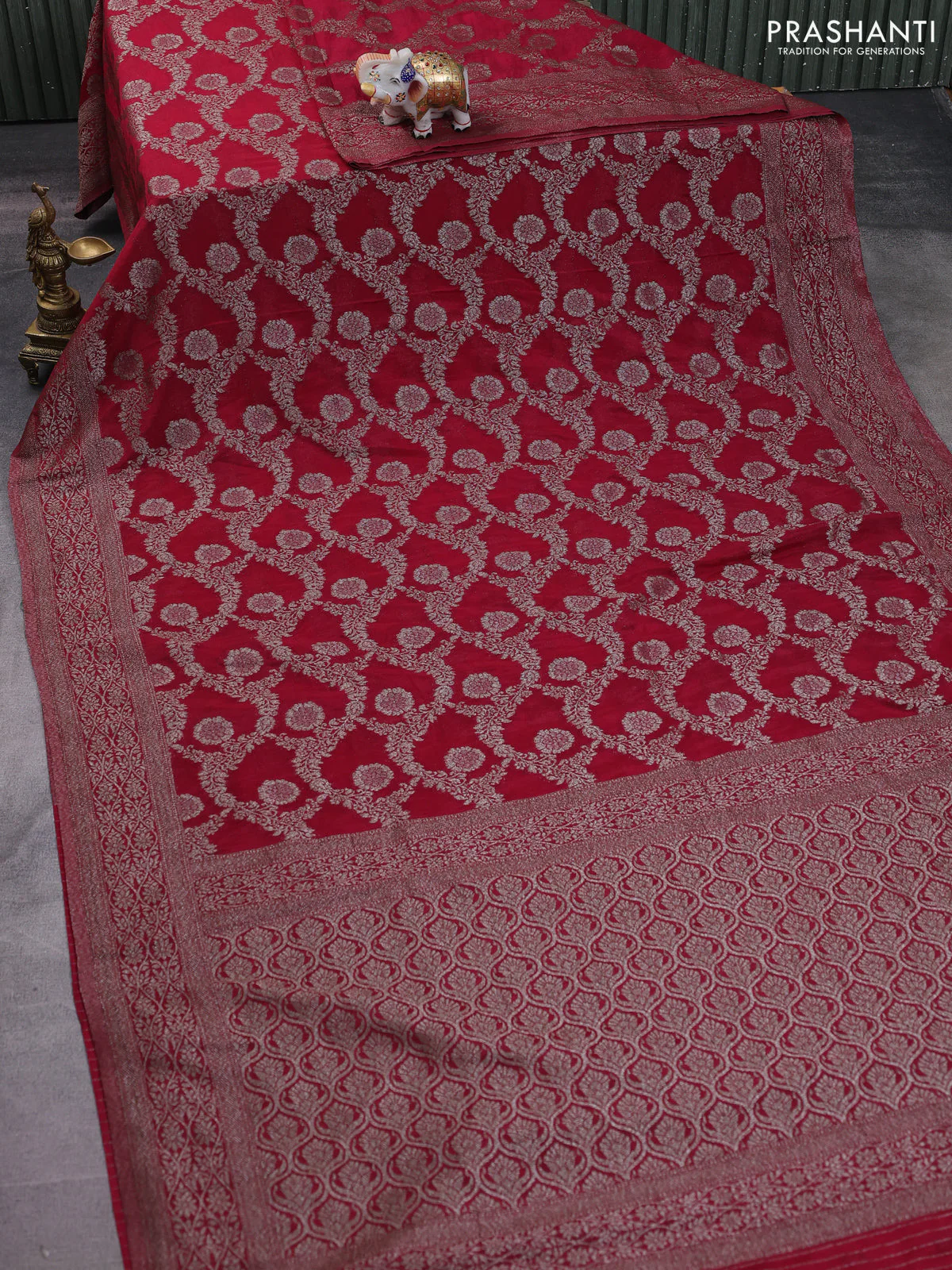 Banarasi semi crepe saree dark pink with allover thread & zari woven floral weaves and zari woven border - Image 2