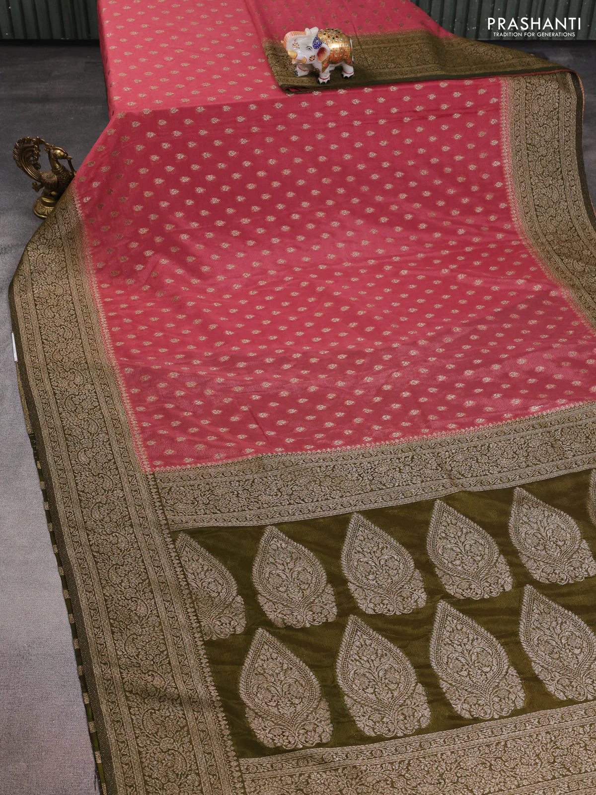 Banarasi semi crepe saree mauve pink and mehendi green with allover thread & zari woven buttas and woven border - Image 2