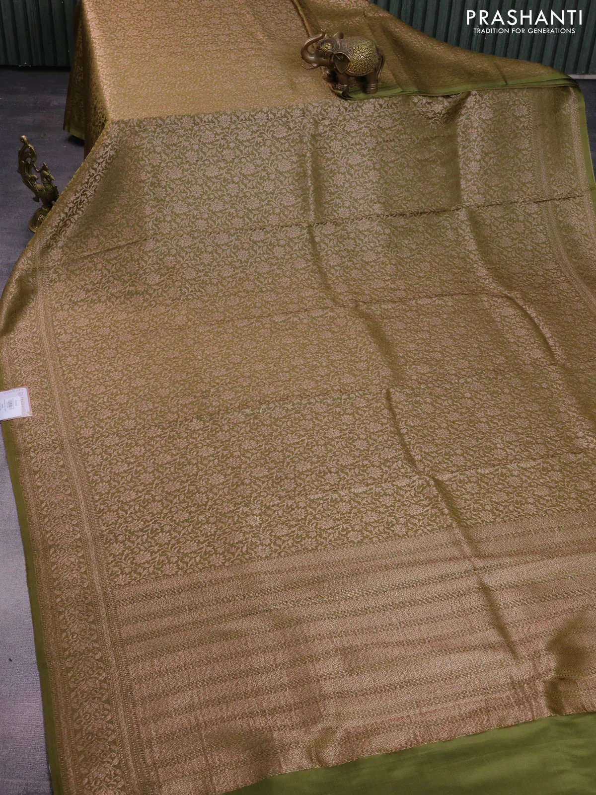 Banarasi semi crepe saree mehendi green with allover thread & zari woven brocade weaves and woven border - Image 2