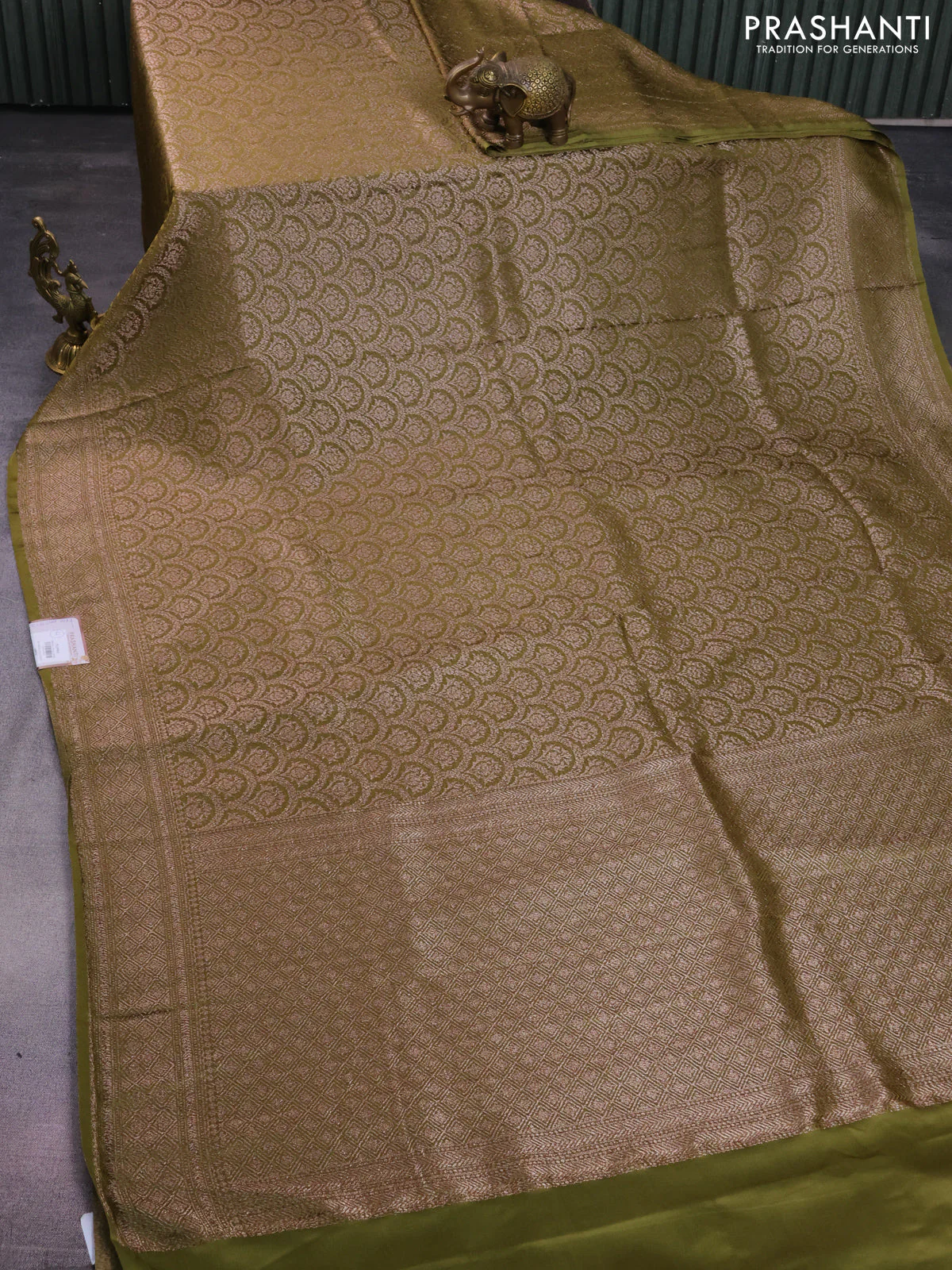 Banarasi semi crepe saree mehendi green with allover thread & zari woven brocade weaves and woven border - Image 2
