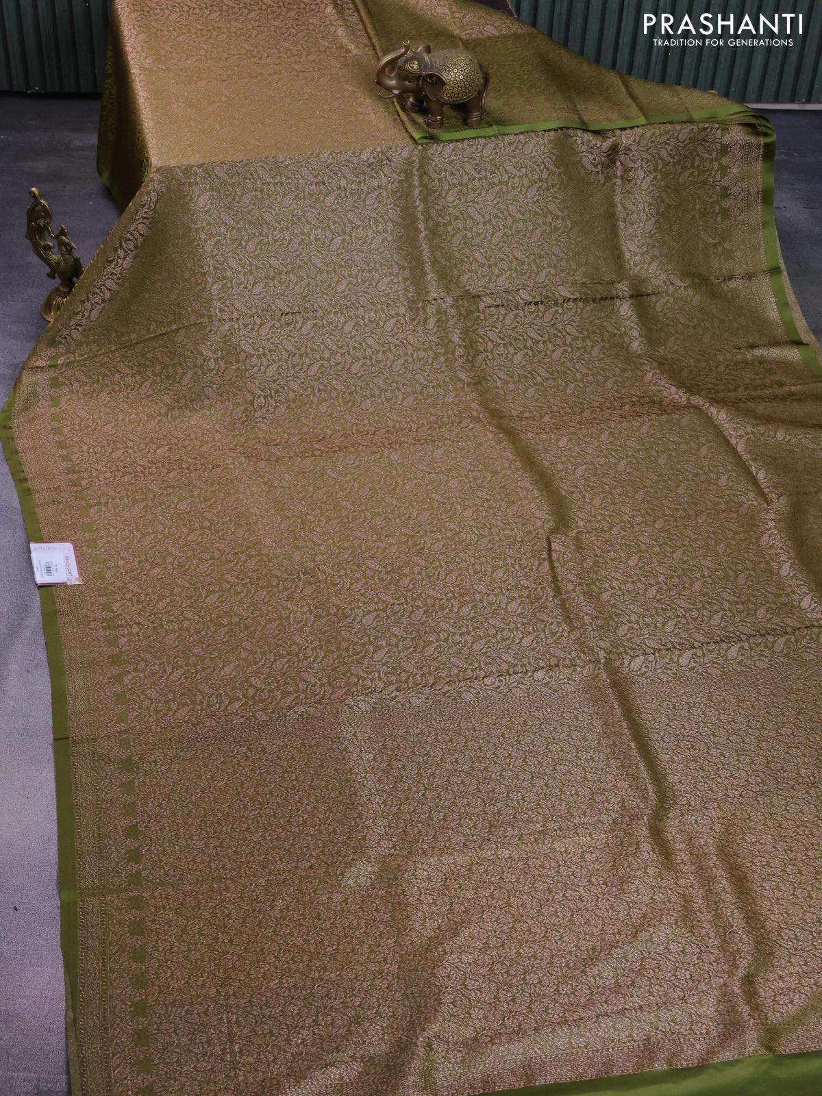 Banarasi semi crepe saree mehendi green with allover thread & zari woven brocade weaves and woven border - Image 2
