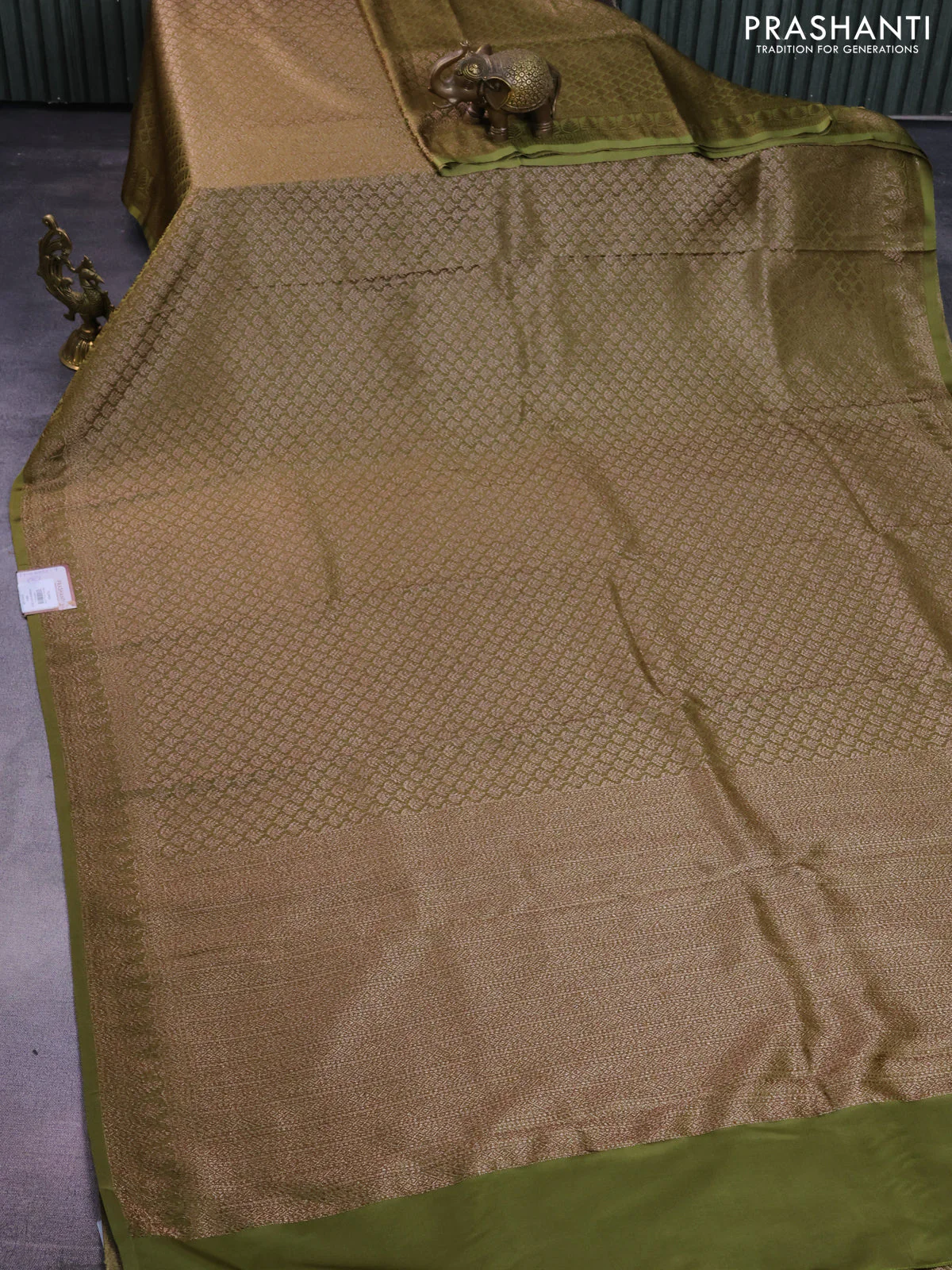 Banarasi semi crepe saree mehendi green with allover thread & zari woven brocade weaves and woven border - Image 2