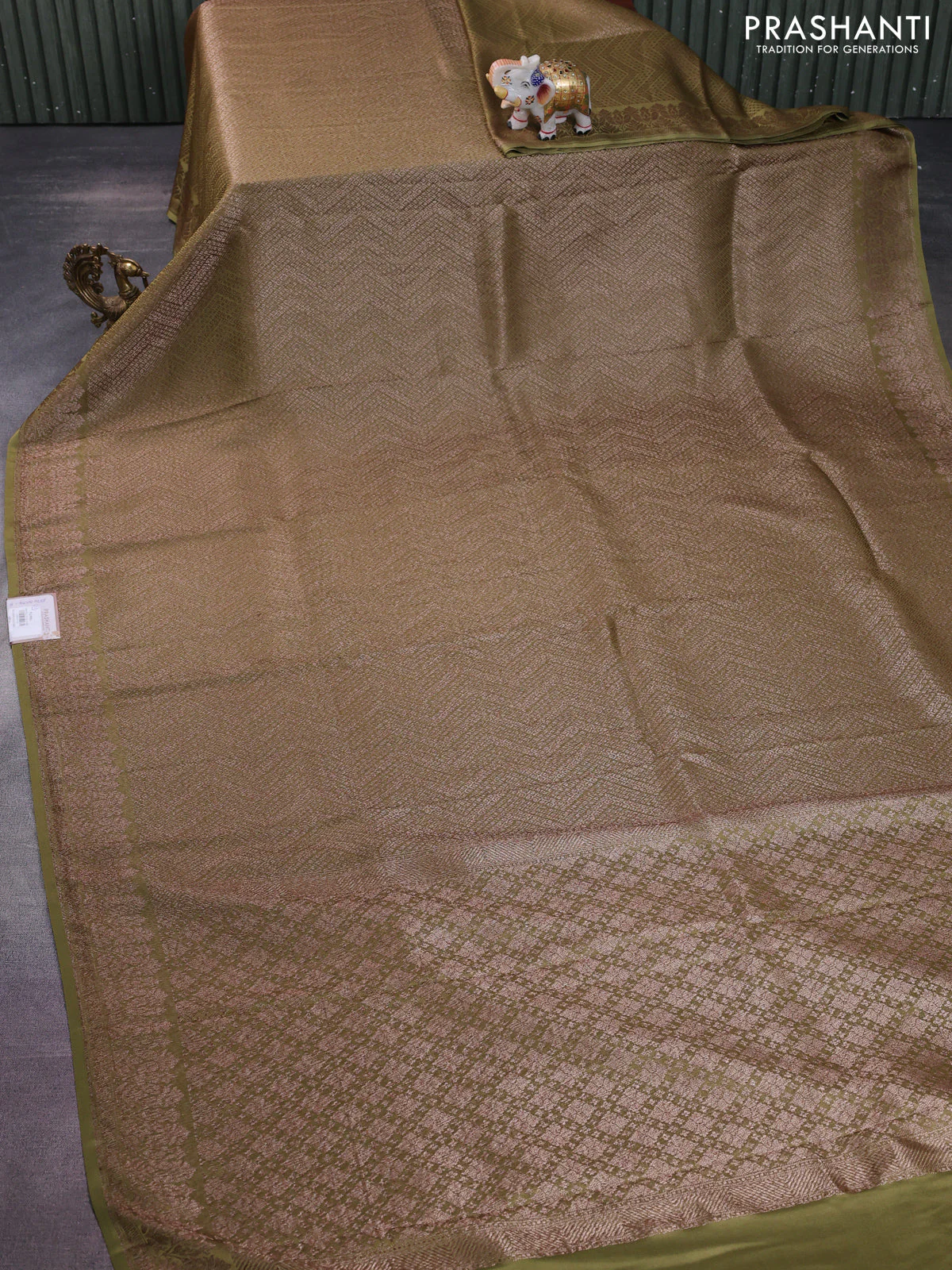 Banarasi semi crepe saree mehendi green with allover thread & zari woven brocade weaves and woven border - Image 2