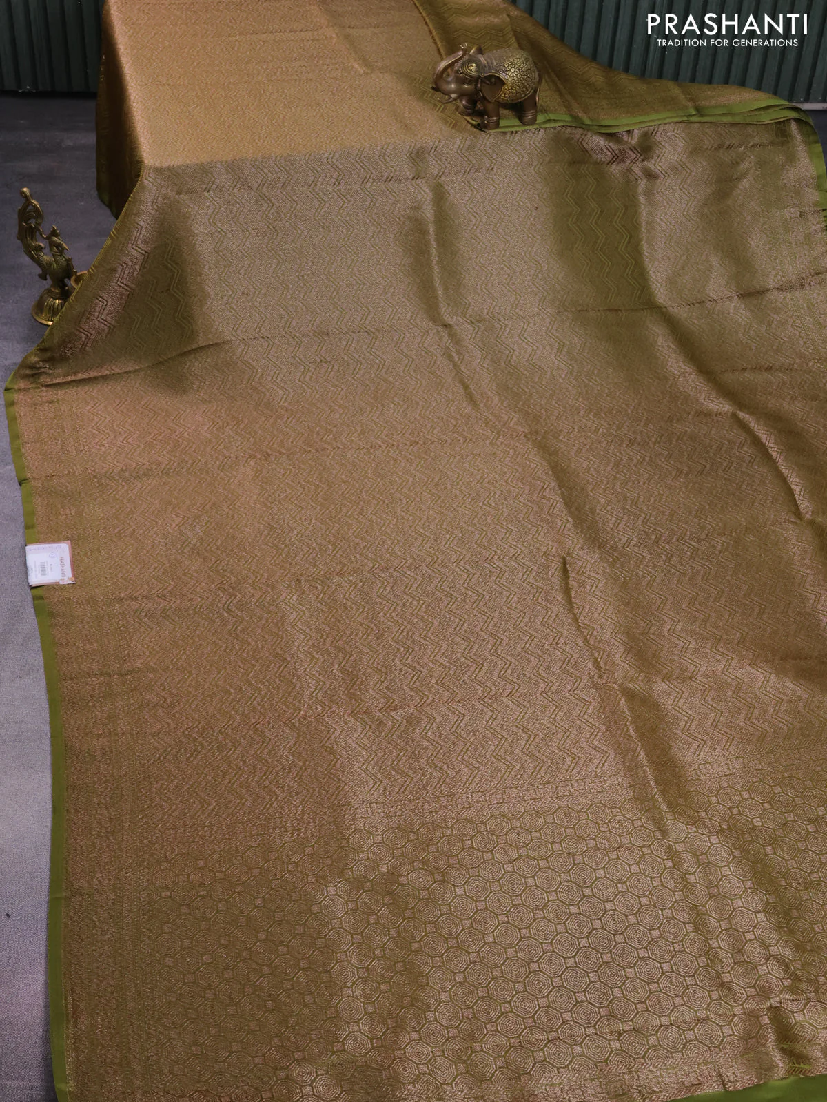 Banarasi semi crepe saree mehendi green with allover thread & zari woven brocade weaves and woven border - Image 2