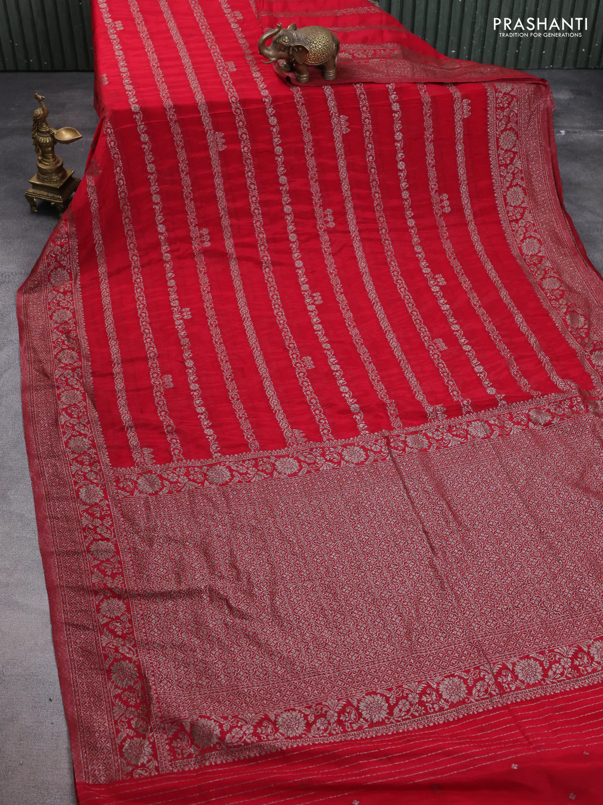 Banarasi semi crepe saree red with allover thread & zari weaves and zari woven border - Image 2