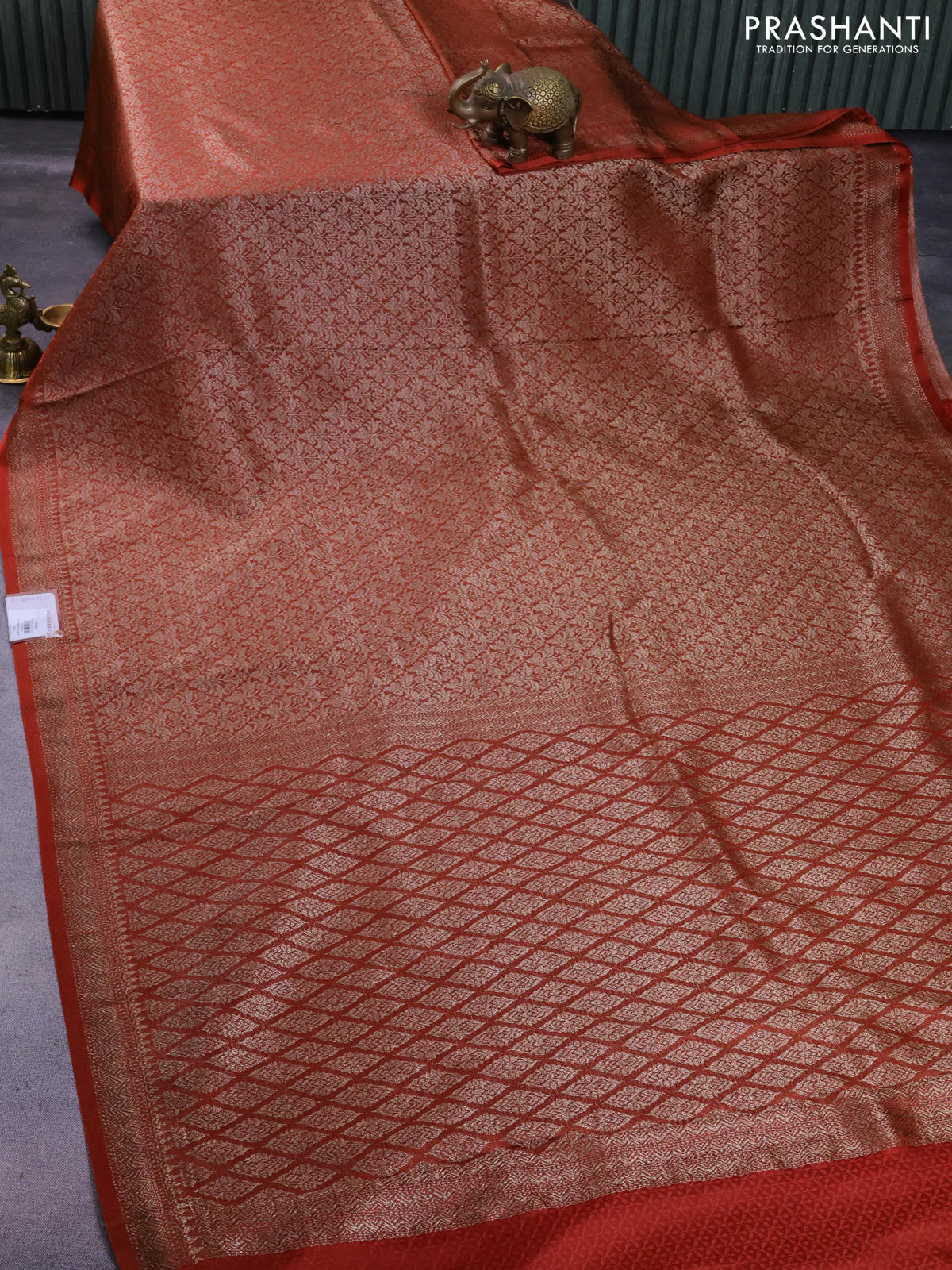 Banarasi semi crepe saree rust shade with allover thread & zari woven brocade weaves and woven border - Image 2
