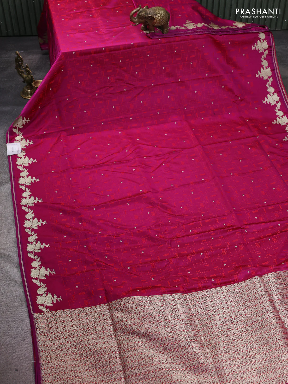 Banarasi semi katan silk saree dark magenta pink with allover thread weaves & zari woven buttas and zari woven border - Image 2