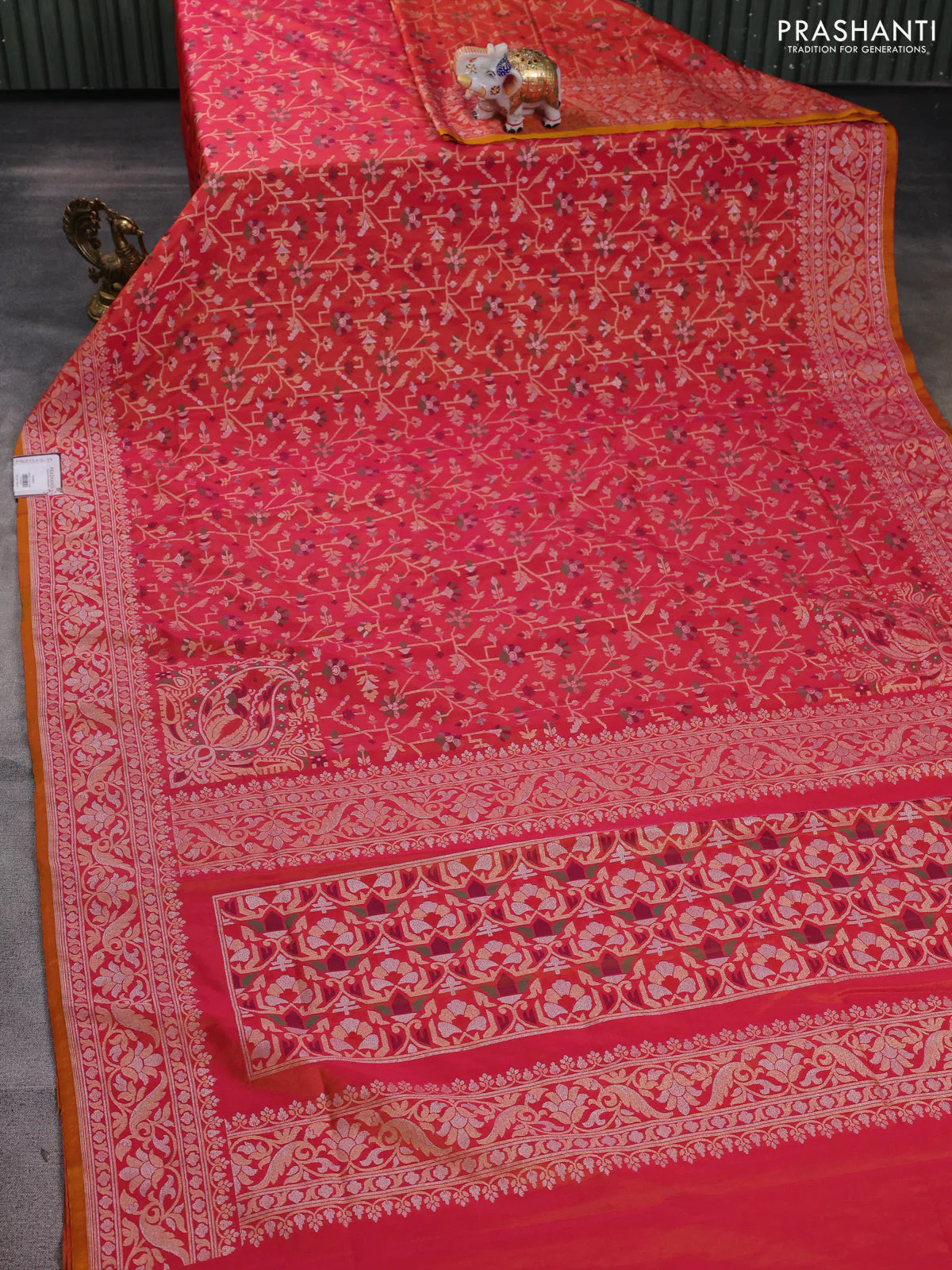 Banarasi semi katan silk saree dual shade of red with allover jamdhani weaves and zari woven border - Image 2