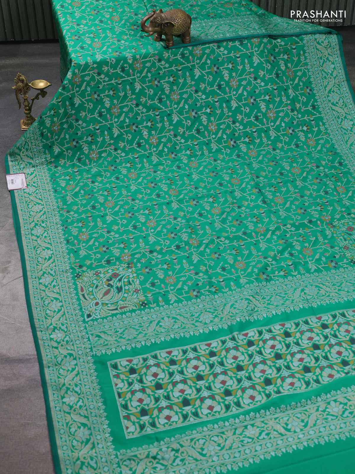 Banarasi semi katan silk saree green with allover jamdhani weaves and zari woven border - Image 2