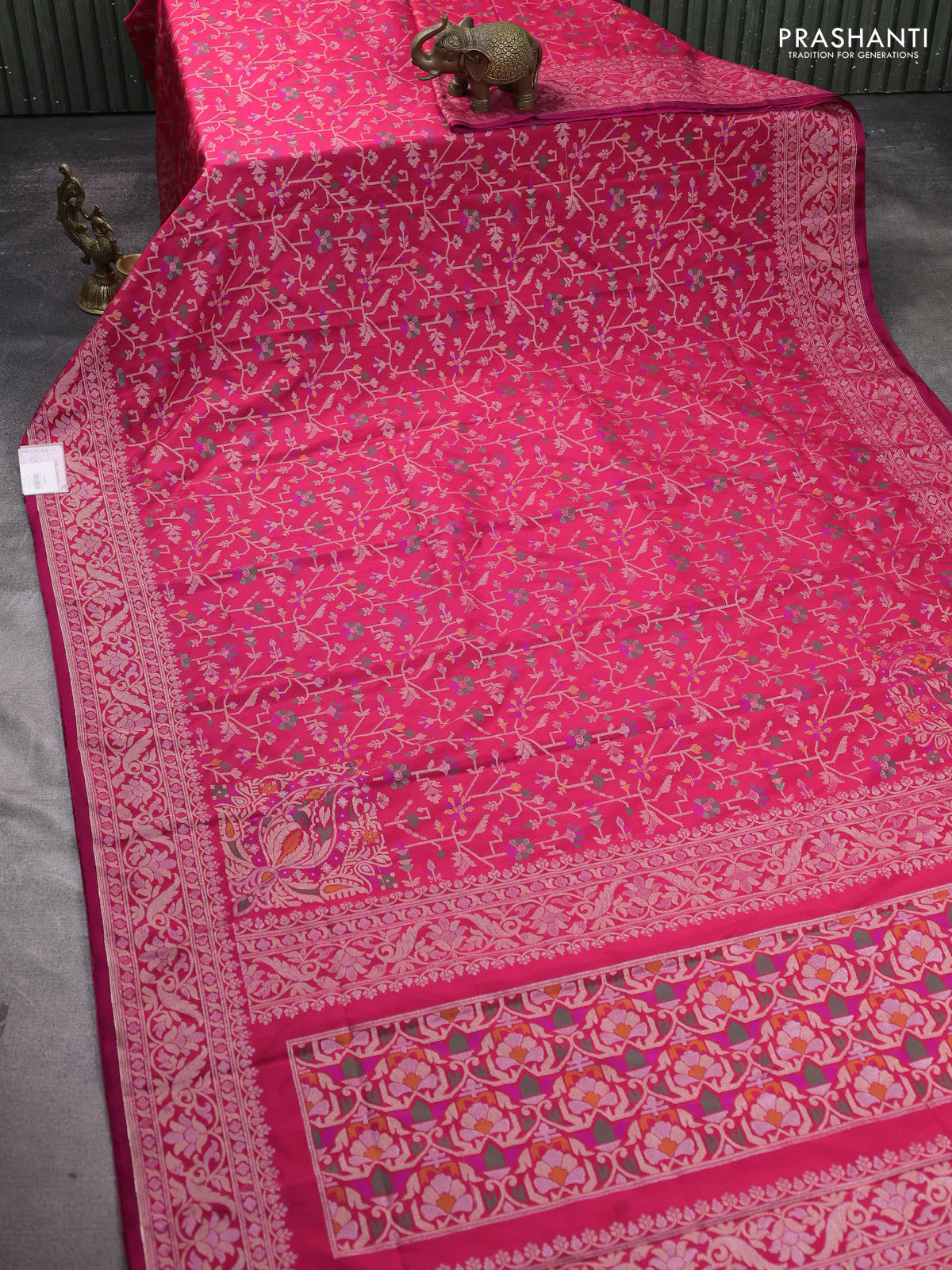 Banarasi semi katan silk saree pink with allover jamdhani weaves and zari woven border - Image 2
