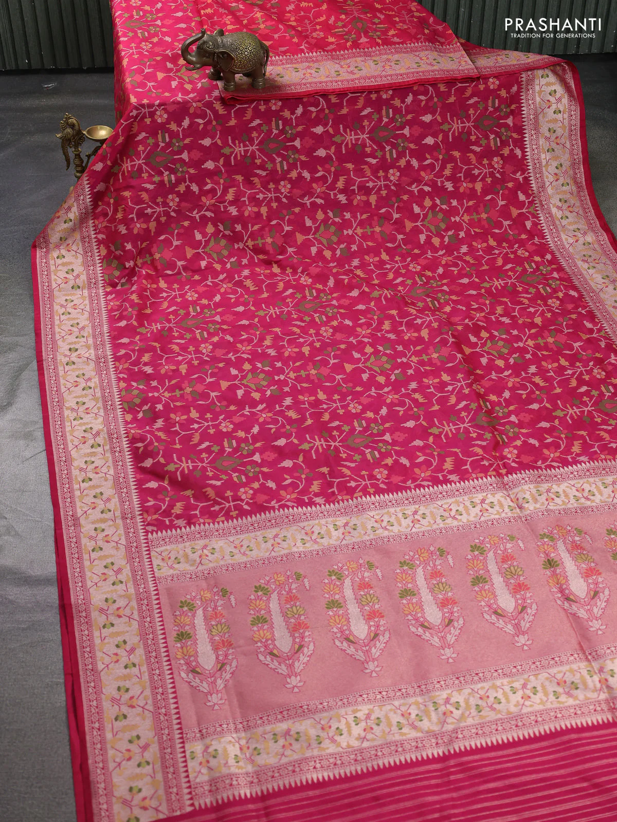 Banarasi semi katan silk saree pink with allover thread & zari jamdhani weaves and zari woven border - Image 2