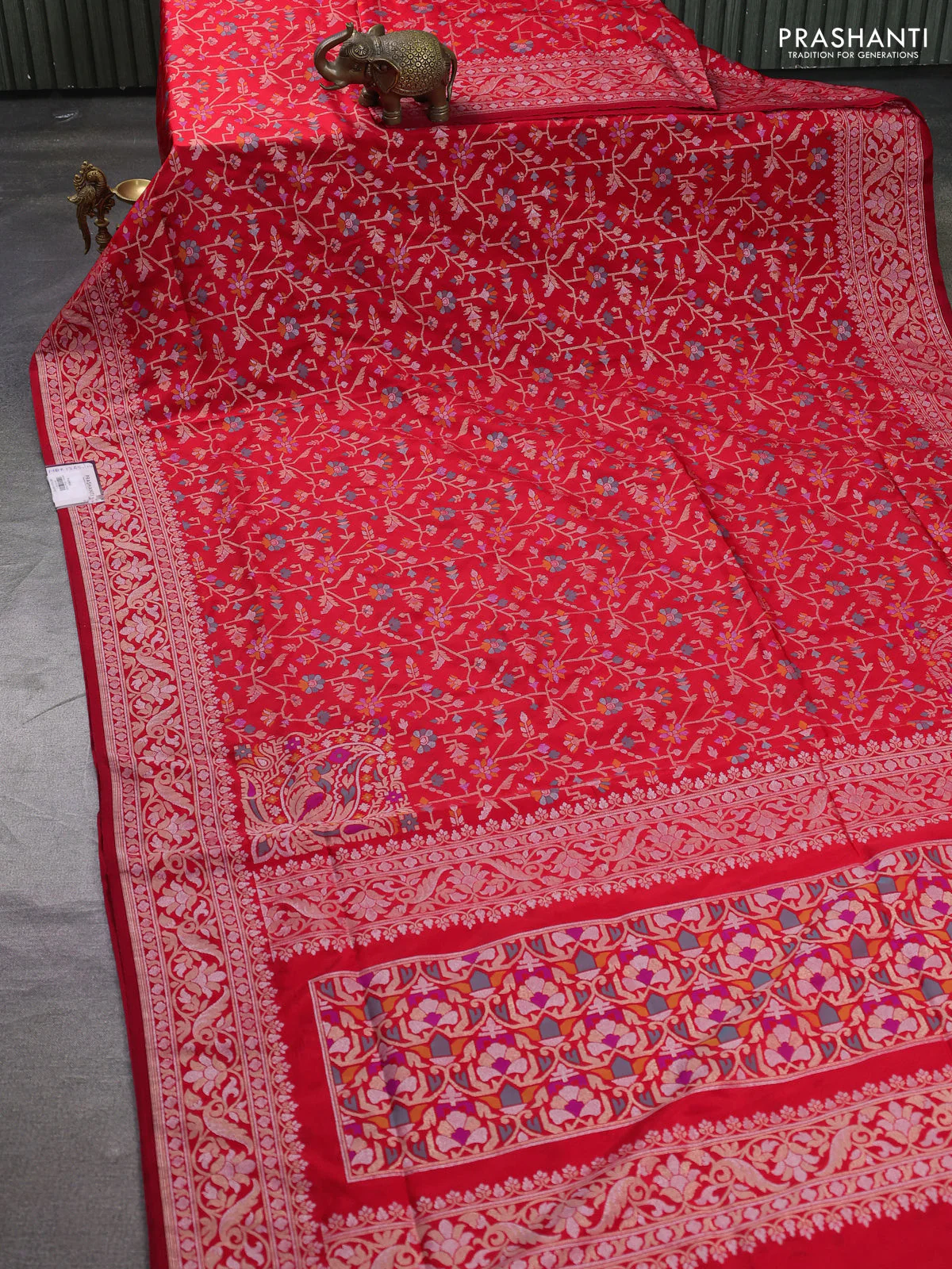 Banarasi semi katan silk saree red with allover jamdhani weaves and zari woven border - Image 2