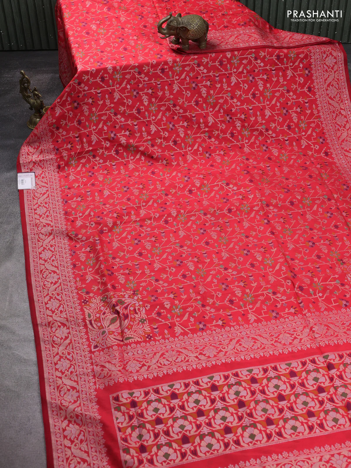 Banarasi semi katan silk saree red with allover jamdhani weaves and zari woven border - Image 2