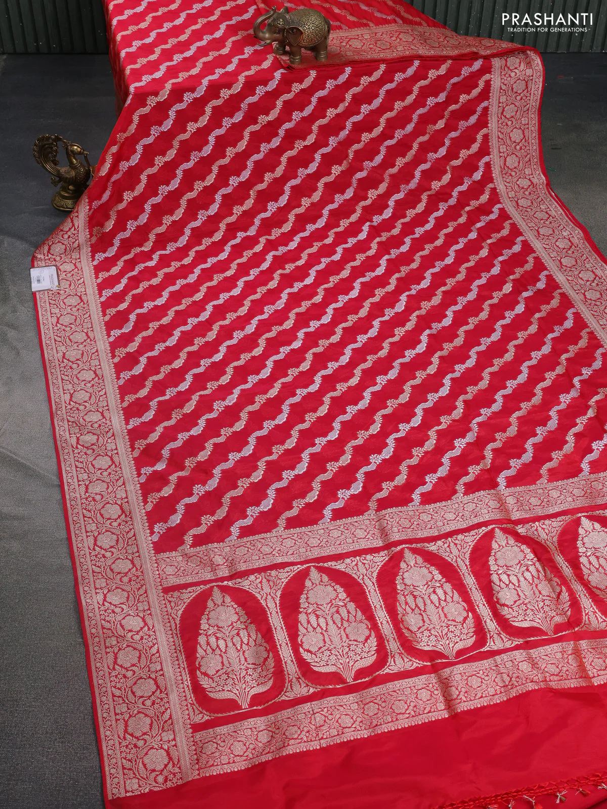 Banarasi semi katan silk saree red with allover silver & gold zari weaves and floral zari woven border - Image 2