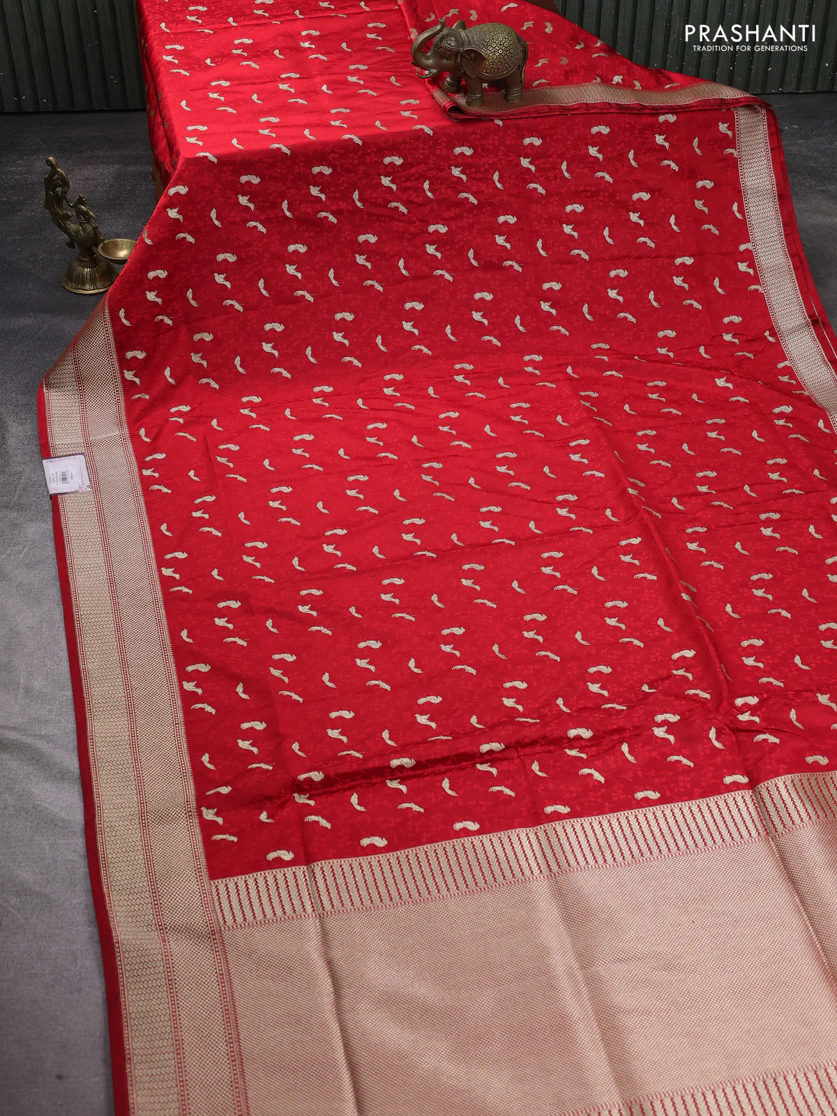 Banarasi semi katan silk saree red with allover thread weaves & zari woven border and zari woven border - Image 2