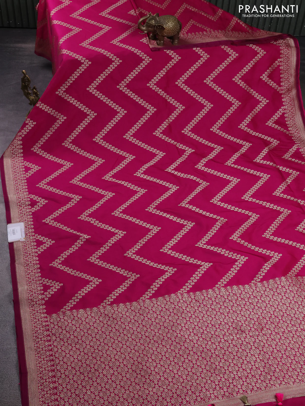 Banarasi semi mushru silk saree dark magenta pink with allover zig zag zari weaves and zari woven border - Image 2