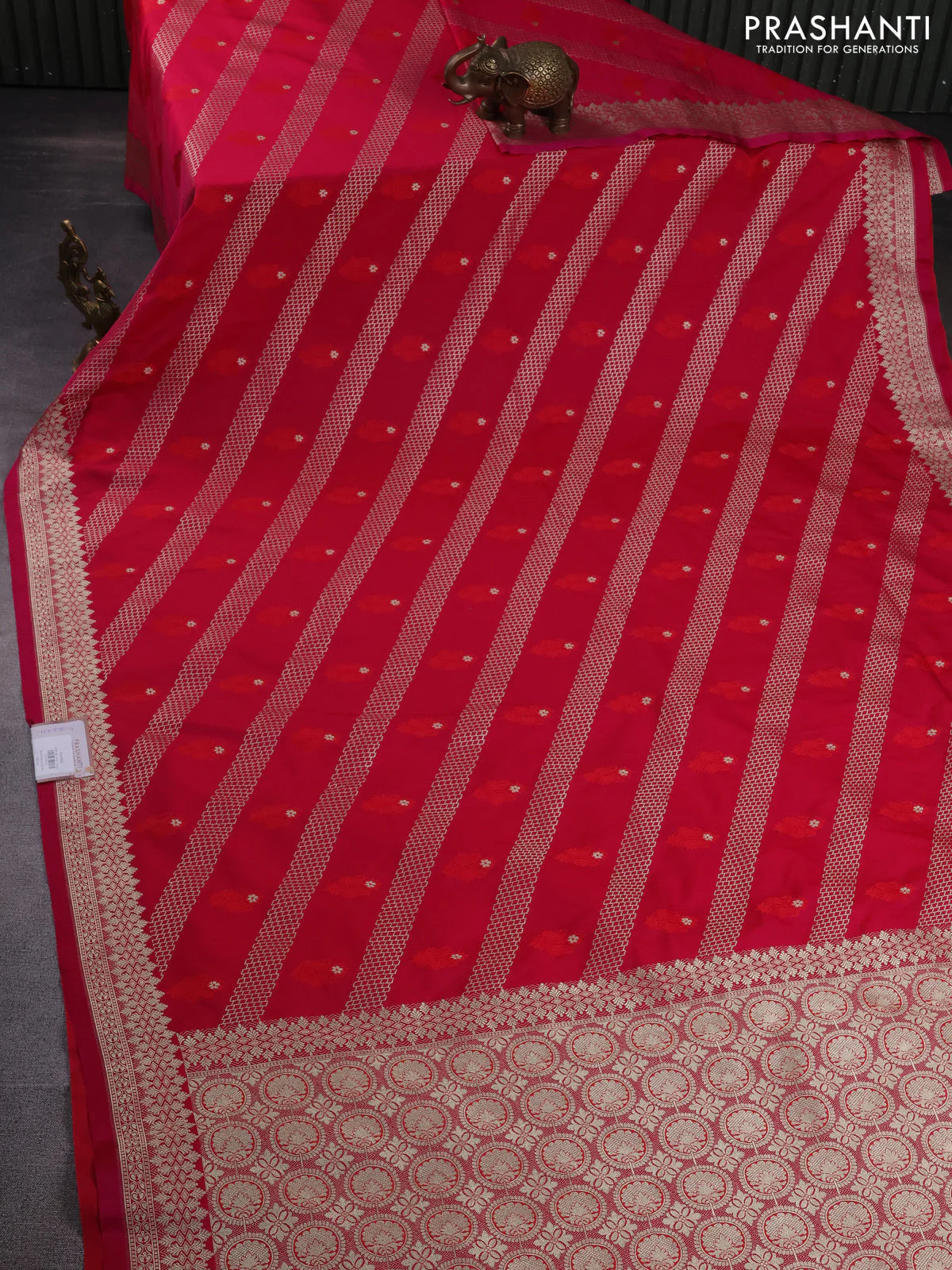 Banarasi semi mushru silk saree dual shade of pink with allover self emboss & zari weaves and zari woven border - Image 2