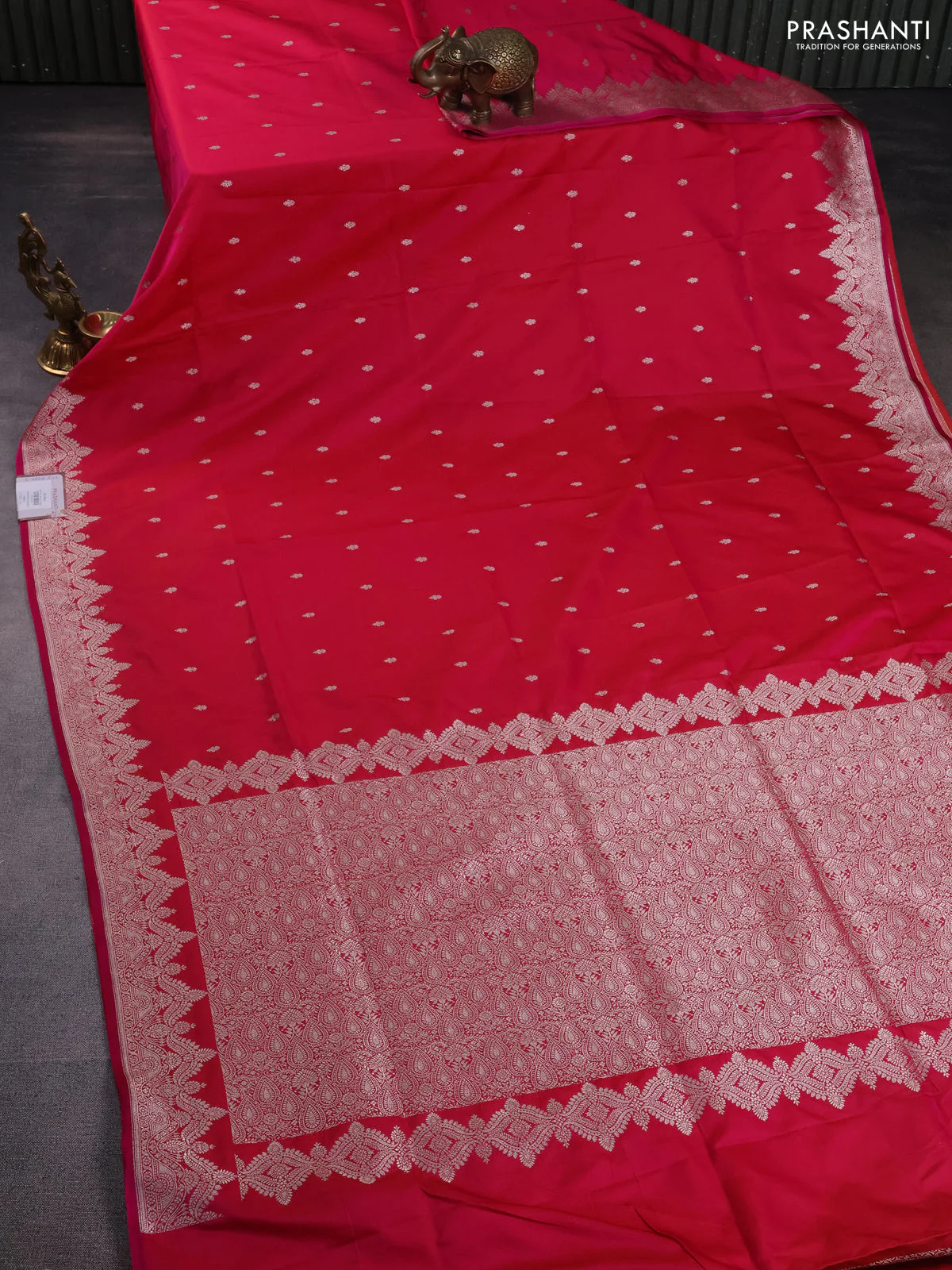 Banarasi semi mushru silk saree dual shade of pink with allover zari woven buttas and zari woven border - Image 2