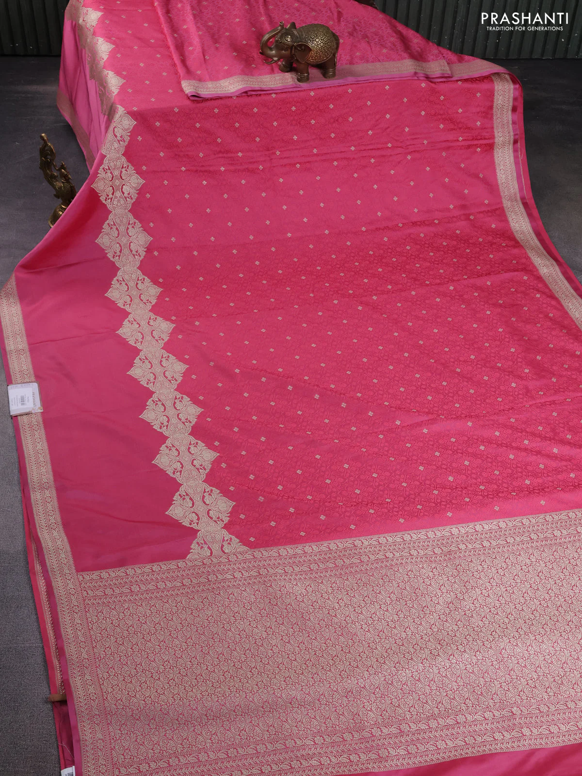 Banarasi semi mushru silk saree pink shade with allover self emboss & zari buttas and rettapet zari woven border - Image 2