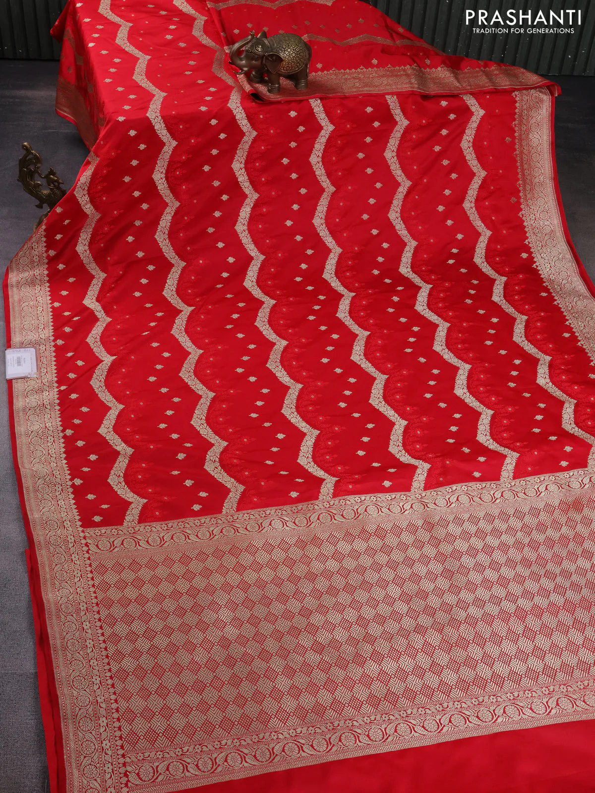 Banarasi semi mushru silk saree red with allover zari weaves & buttas and zari woven border - Image 2