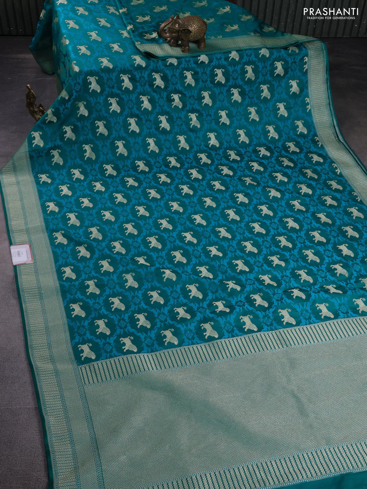 Banarasi semi mushru silk saree teal green with allover thread weaves & buttas and zari woven border - Image 2