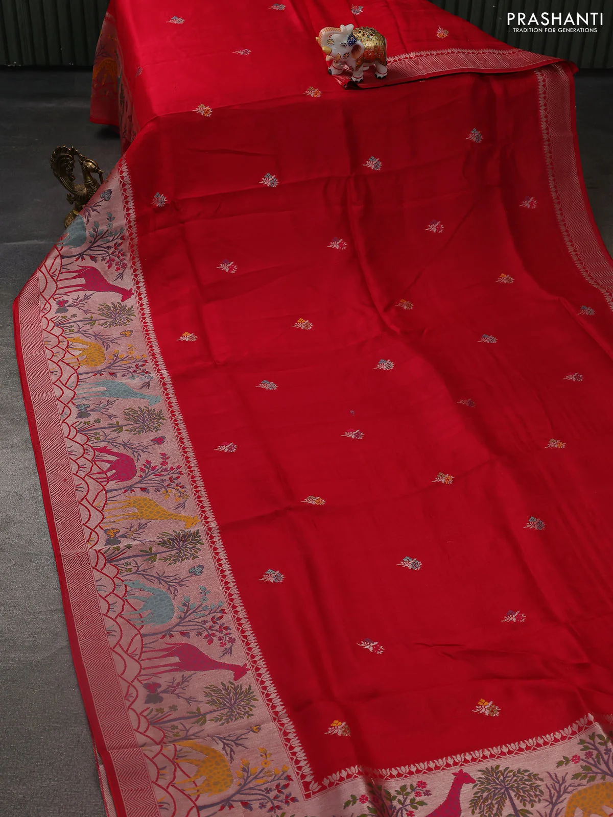 Banarasi semi raw silk saree reddish pink with thread & silver zari buttas and long zari woven paithani style border - Image 2