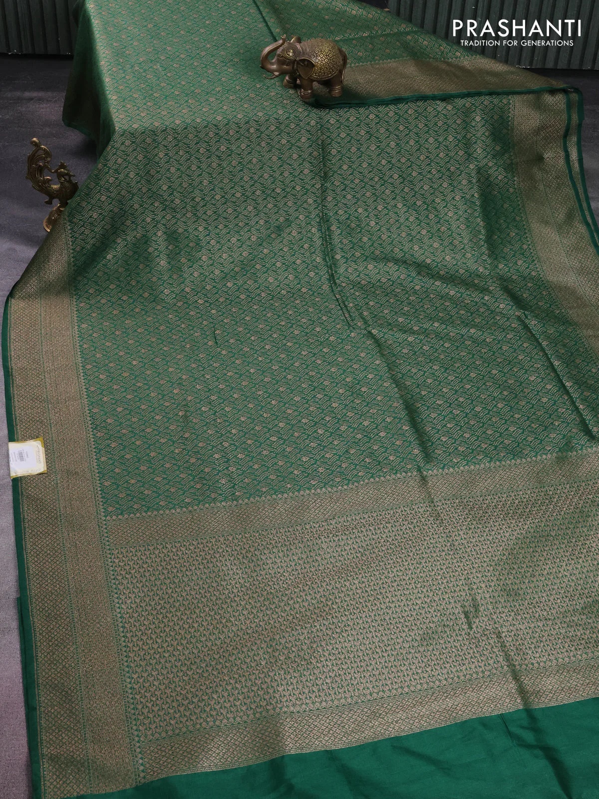Banarasi semi silk saree green with allover thread & zari weaves and woven border - Image 2