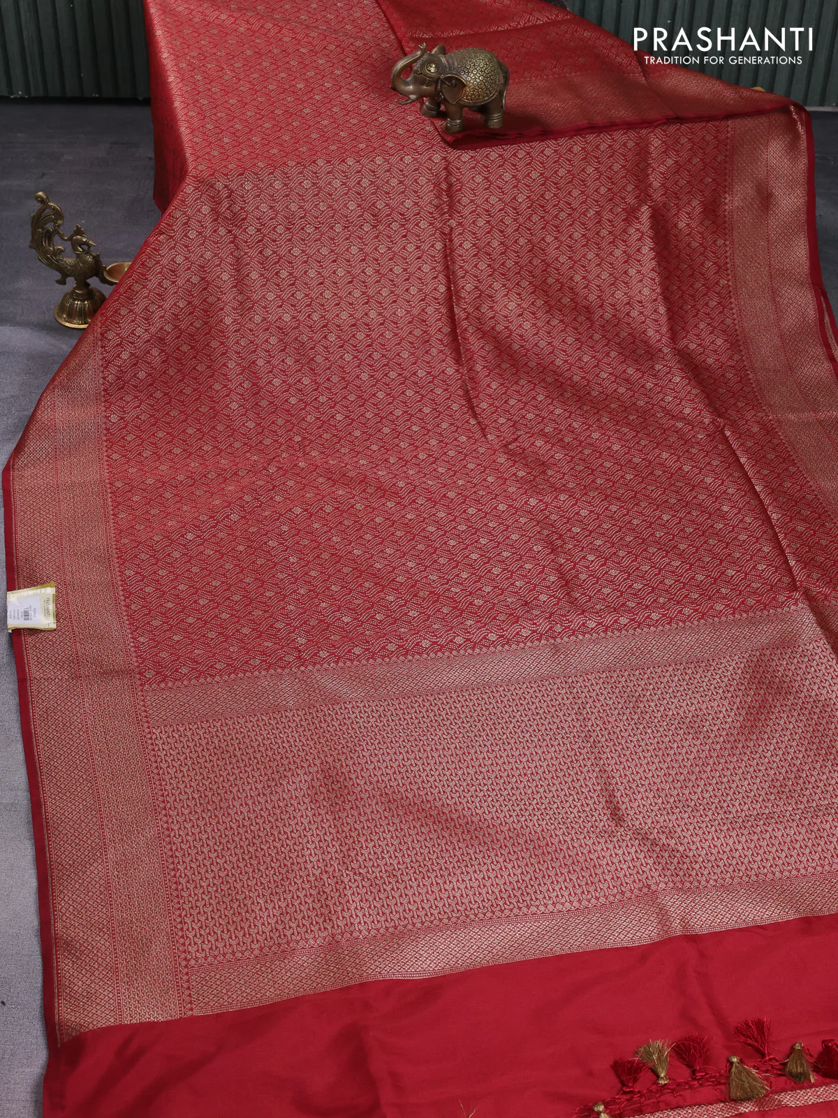 Banarasi semi silk saree maroon with allover thread & zari weaves and woven border - Image 2