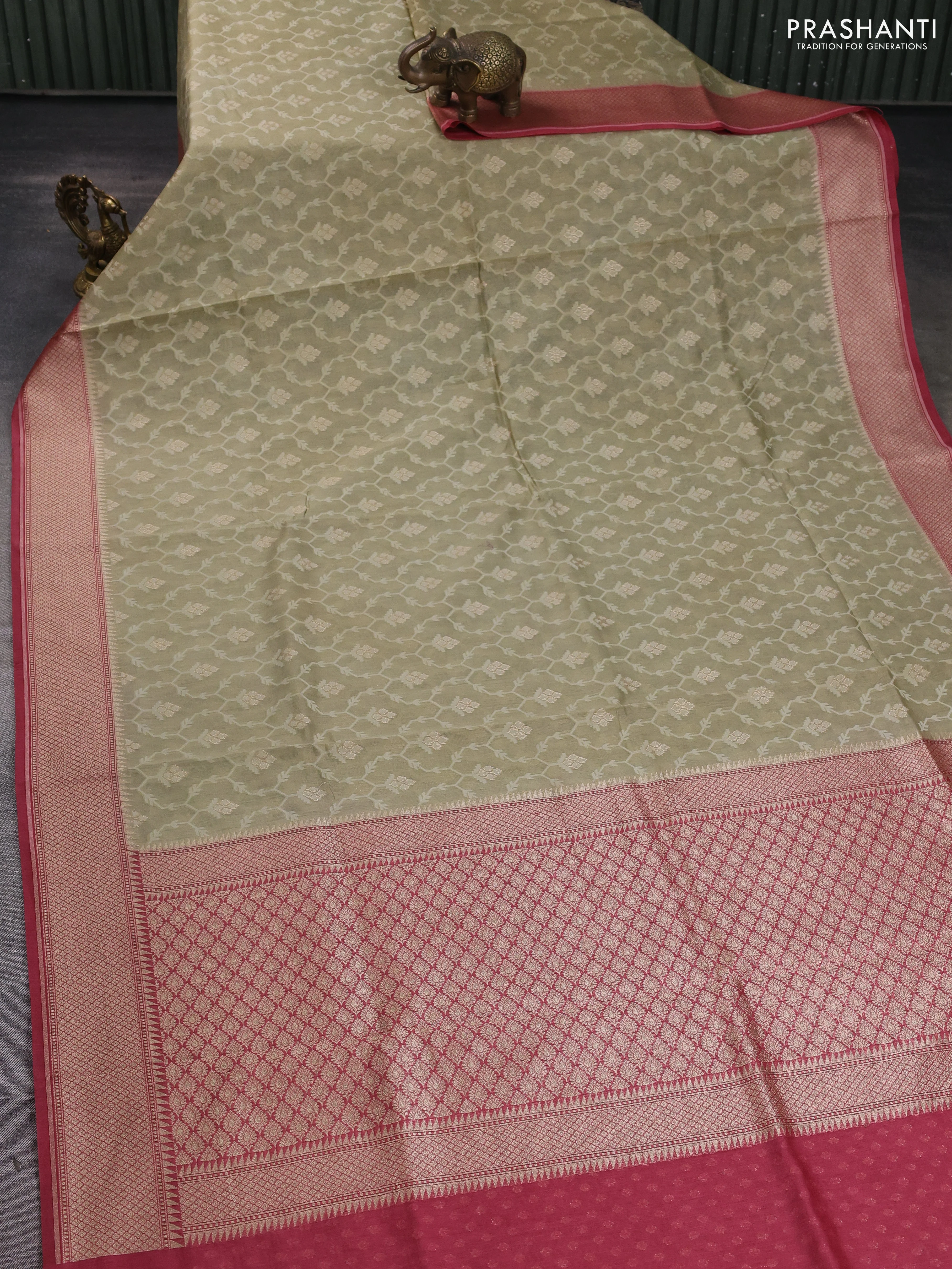 Banarasi silk cotton saree beige and pink with allover thread weaves & zari woven buttas and zari woven border - Image 2