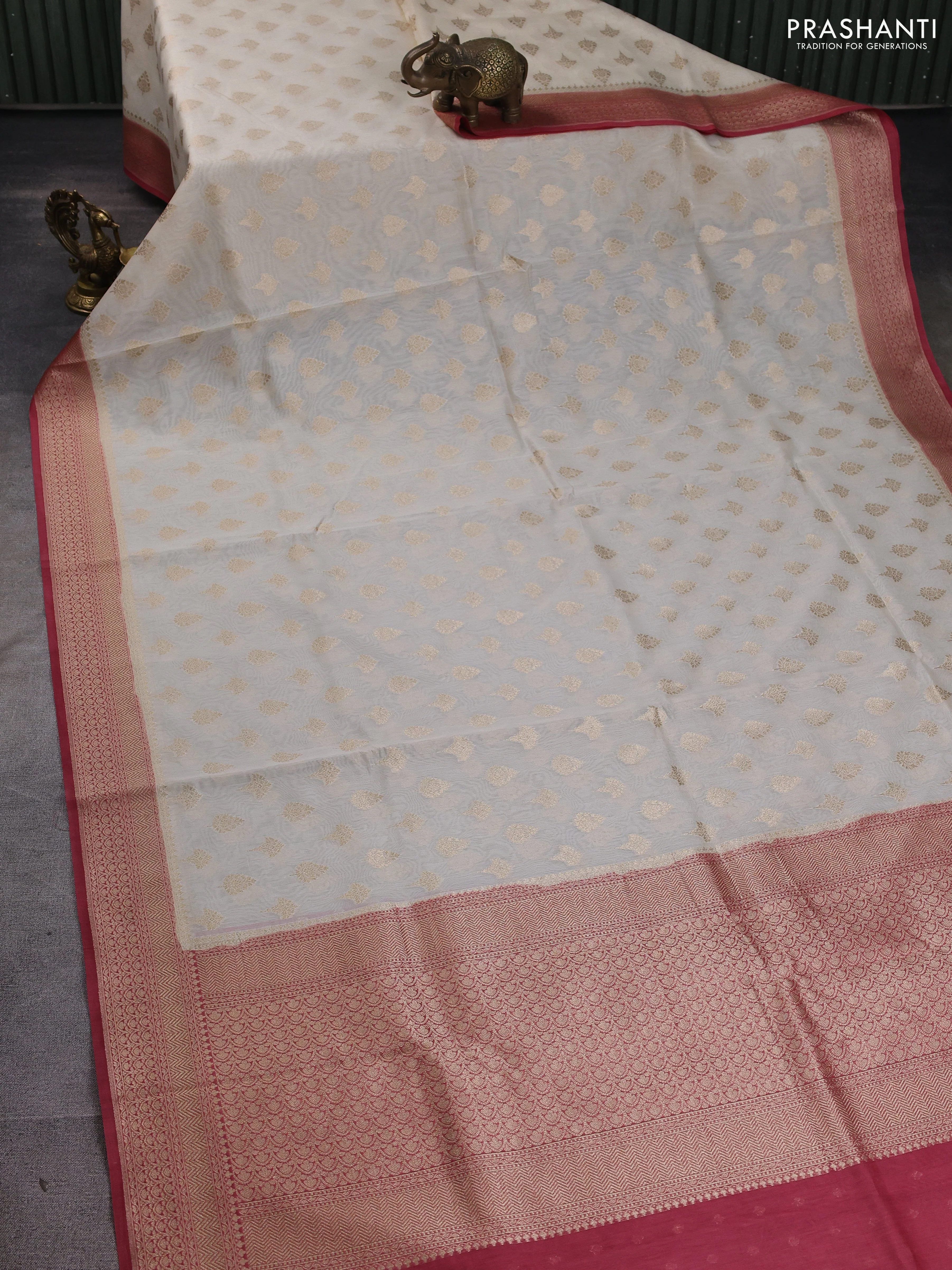 Banarasi silk cotton saree cream and peach pink with allover thread & zari woven buttas and woven border - Image 2