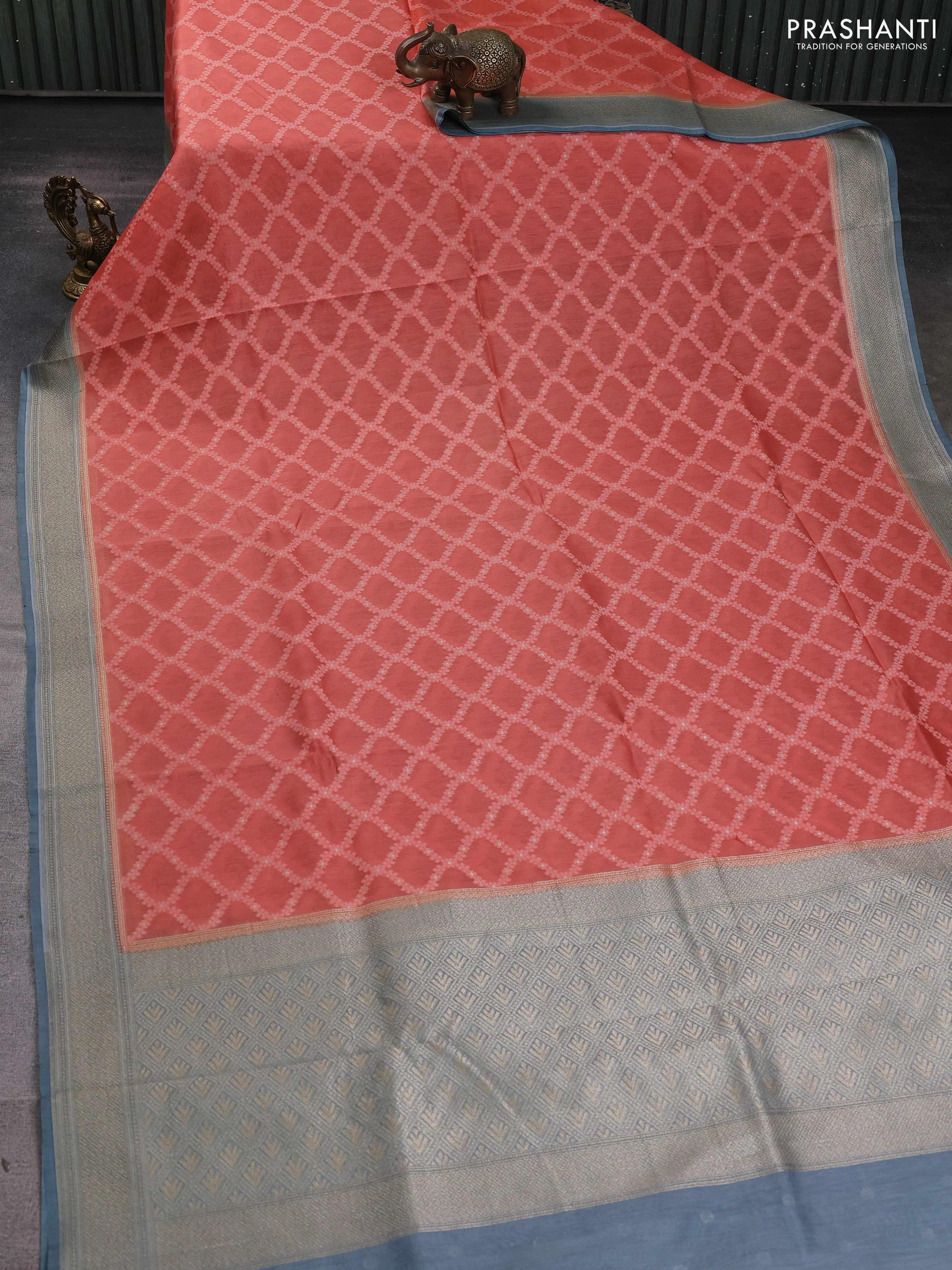 Banarasi silk cotton saree dark peach and grey with allover thread weaves and woven border - Image 2