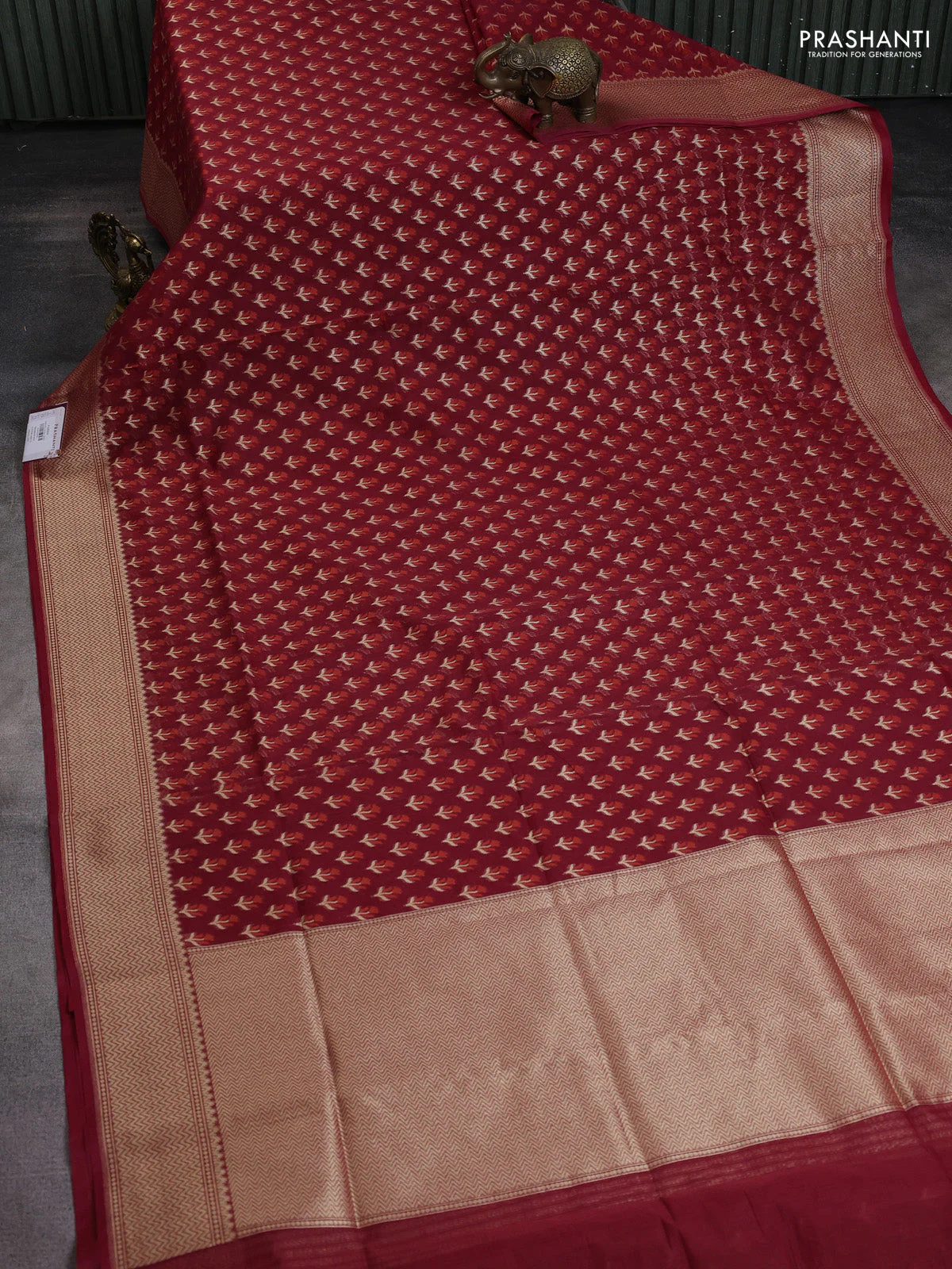 Banarasi silk cotton saree deep maroon with allover thread & zari woven buttas and zari woven border - Image 2