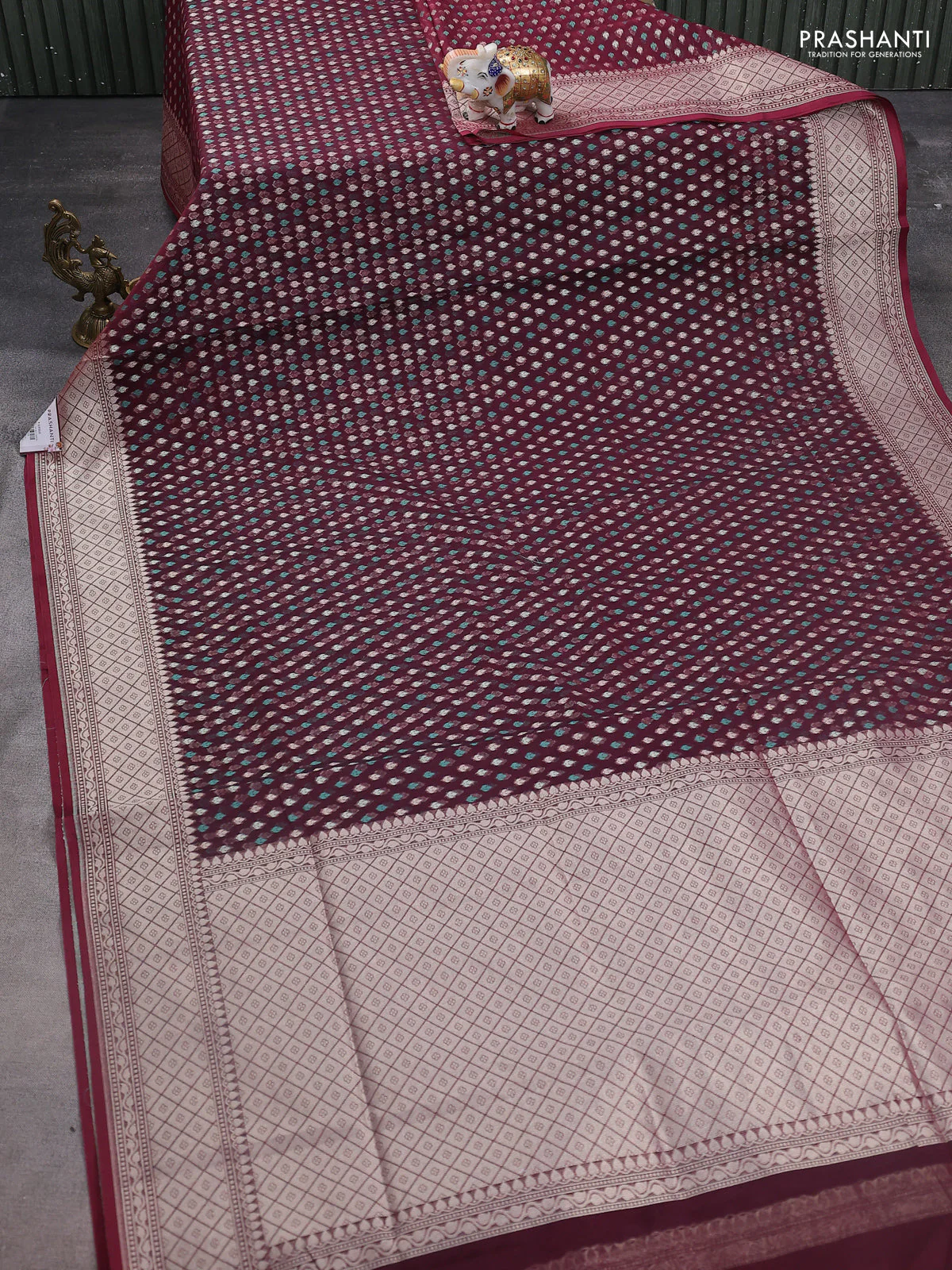 Banarasi silk cotton saree deep maroon with allover thread & zari woven buttas and zari woven border - Image 2