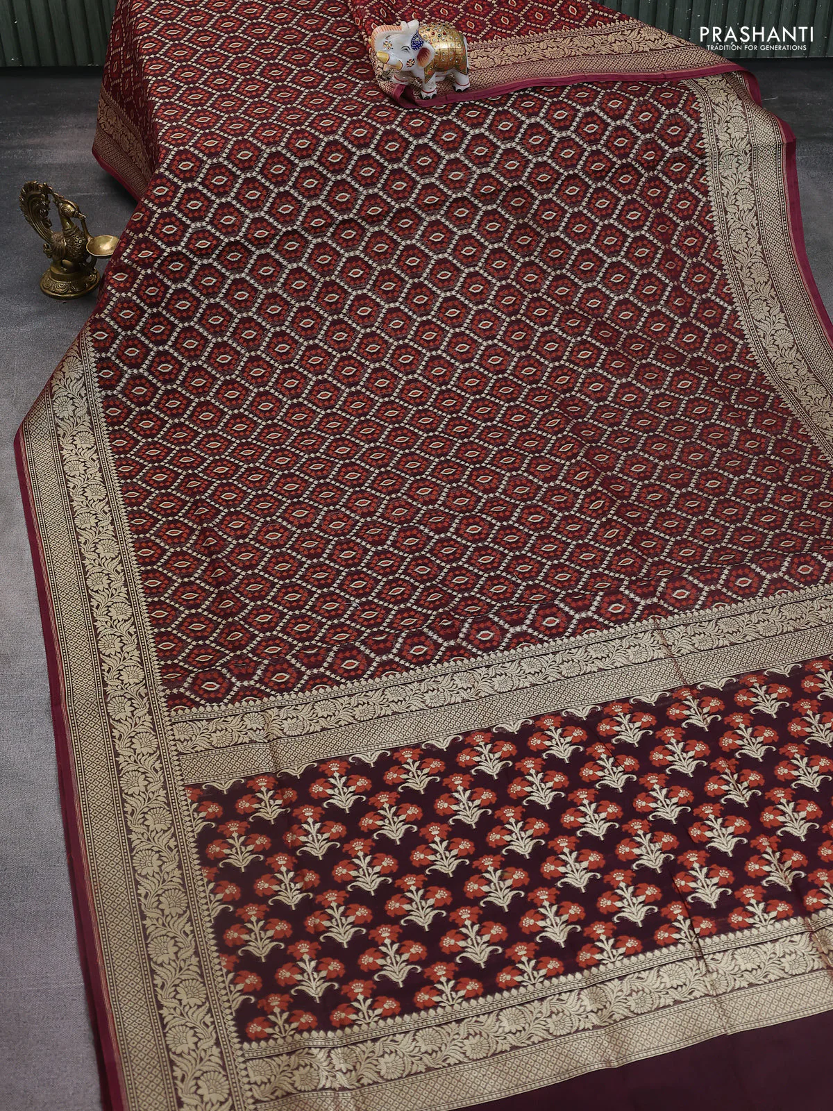 Banarasi silk cotton saree deep maroon with allover thread & zari woven buttas and zari woven border - Image 2