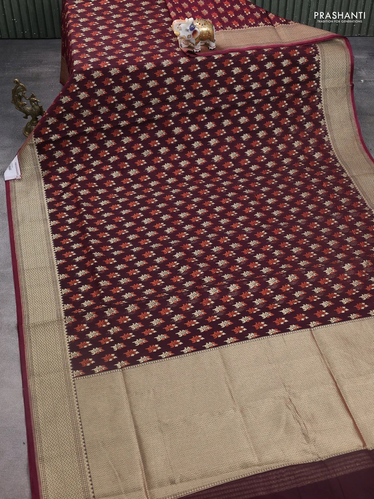 Banarasi silk cotton saree deep maroon with allover zari woven buttas and temple zari woven border - Image 2