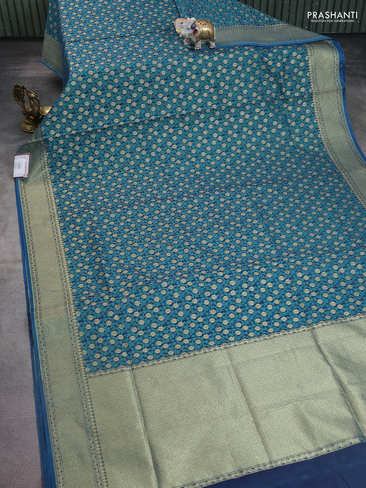 Banarasi silk cotton saree dual shade of bluish green with allover thread weaves & zari woven buttas and temple zari woven border - Image 2