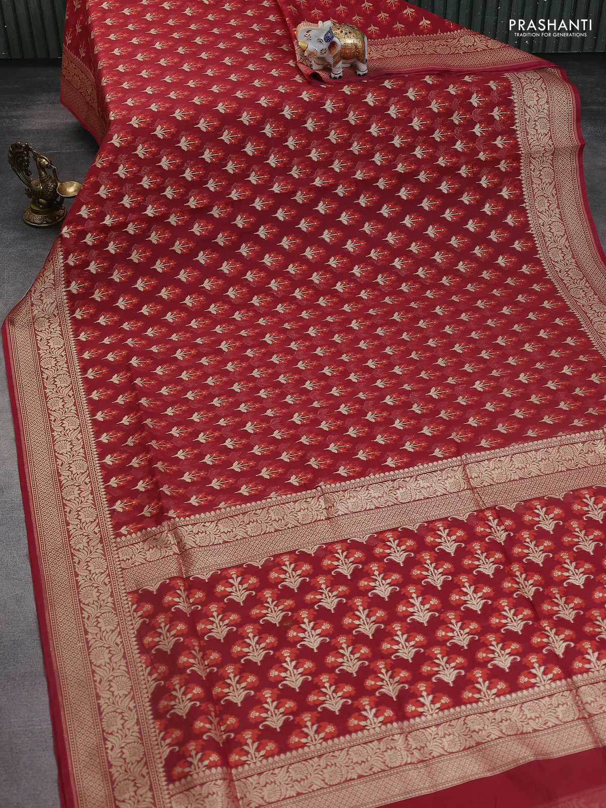 Banarasi silk cotton saree maroon with allover floral thread & zari woven buttas and zari woven border - Image 2