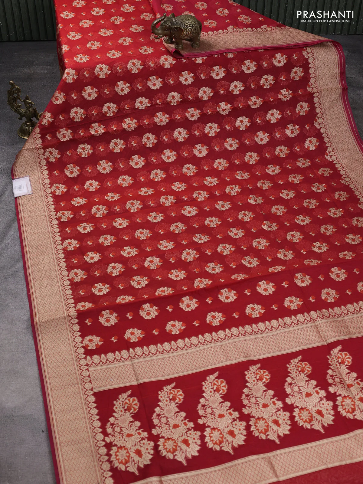 Banarasi silk cotton saree maroon with allover floral zari woven buttas and zari woven border - Image 2