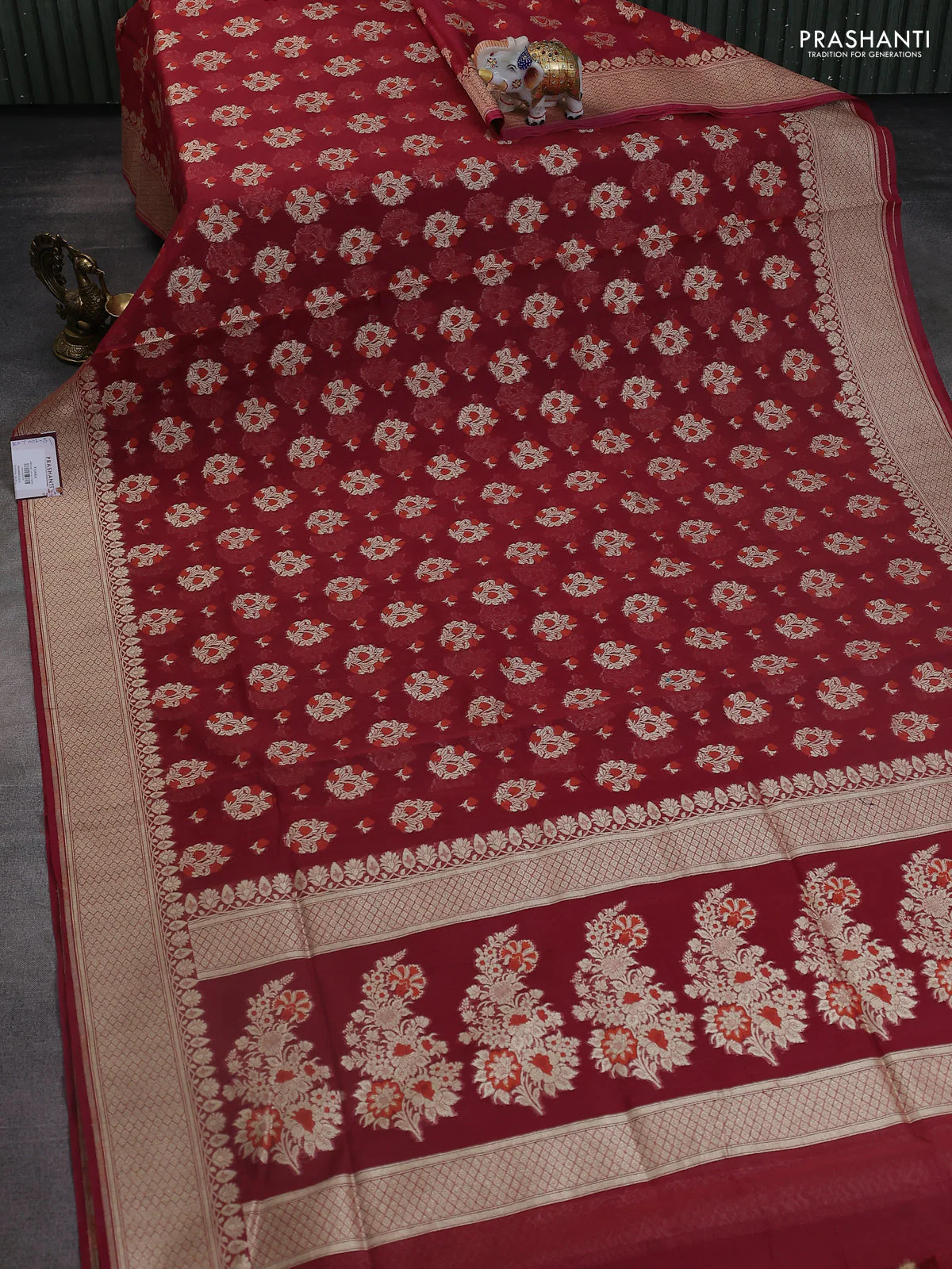 Banarasi silk cotton saree maroon with allover floral zari woven buttas and zari woven border - Image 2