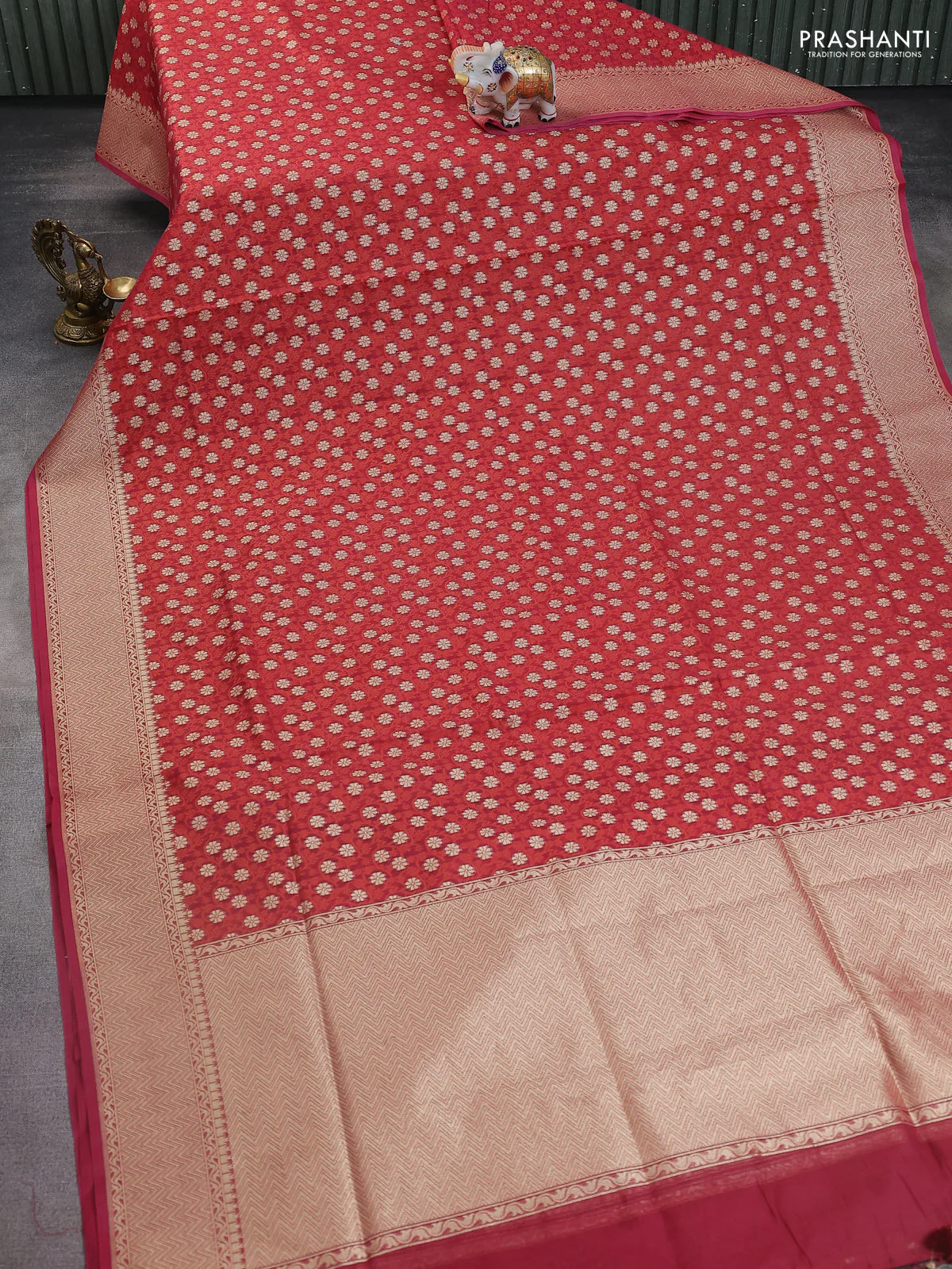 Banarasi silk cotton saree maroon with allover thread weaves & zari woven buttas and temple zari woven border - Image 2