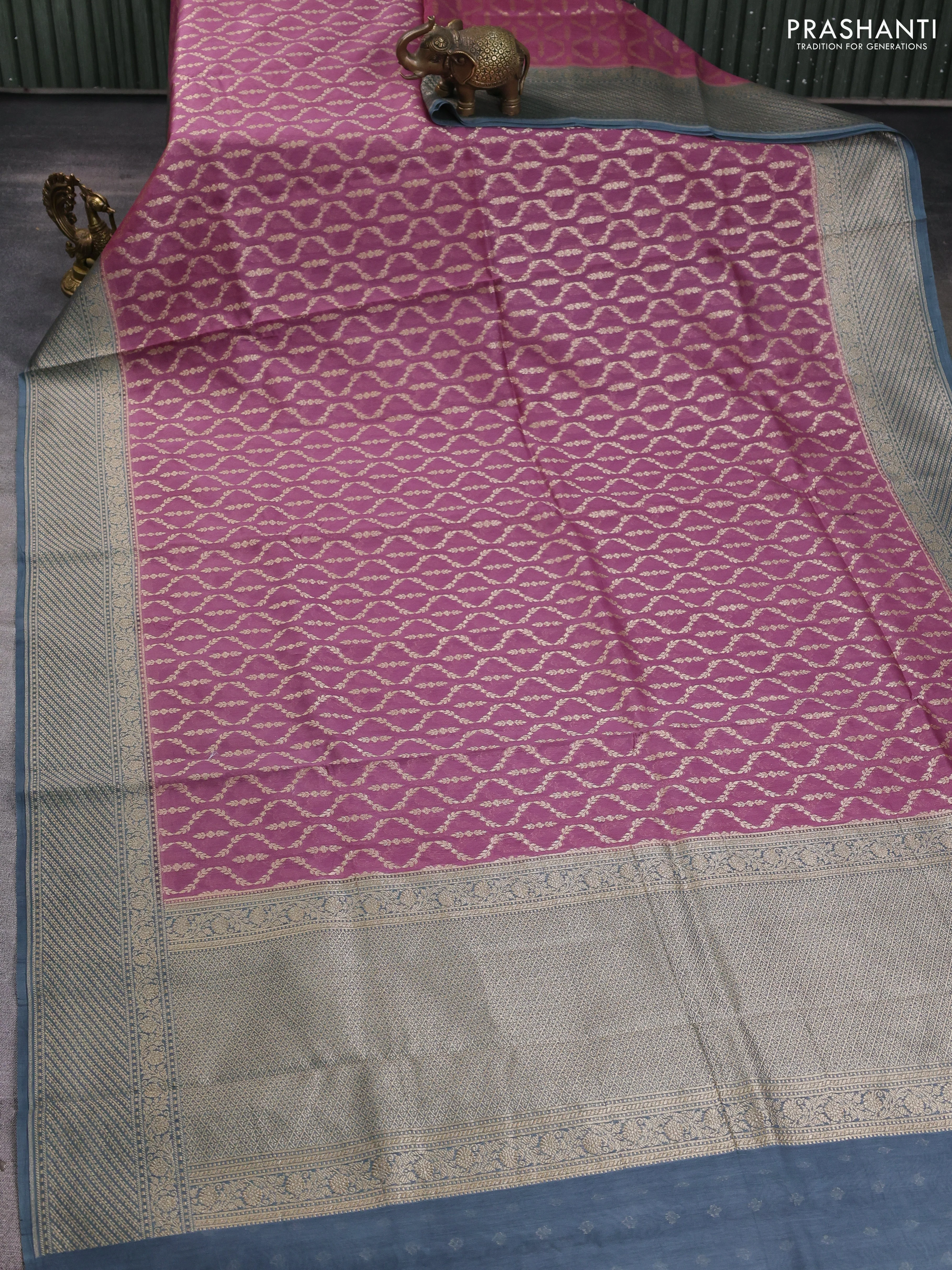 Banarasi silk cotton saree mauve pink and grey with allover zari weaves and zari woven border - Image 2